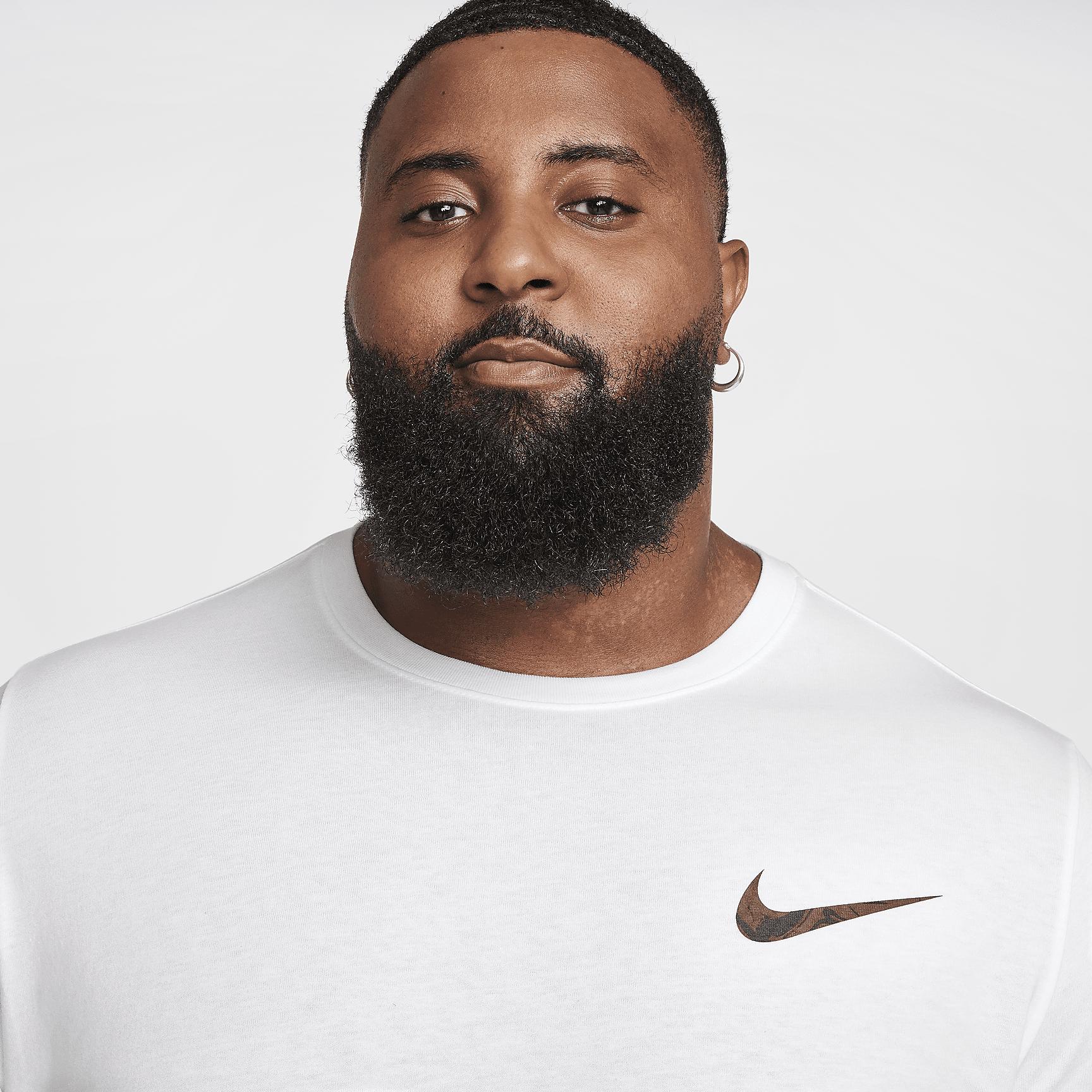 Nike Sportswear Club Long-Sleeve T-Shirt Product Image