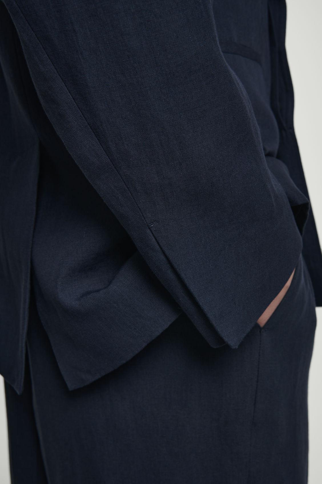 RELAXED DOUBLE-BREASTED LINEN BLAZER Product Image