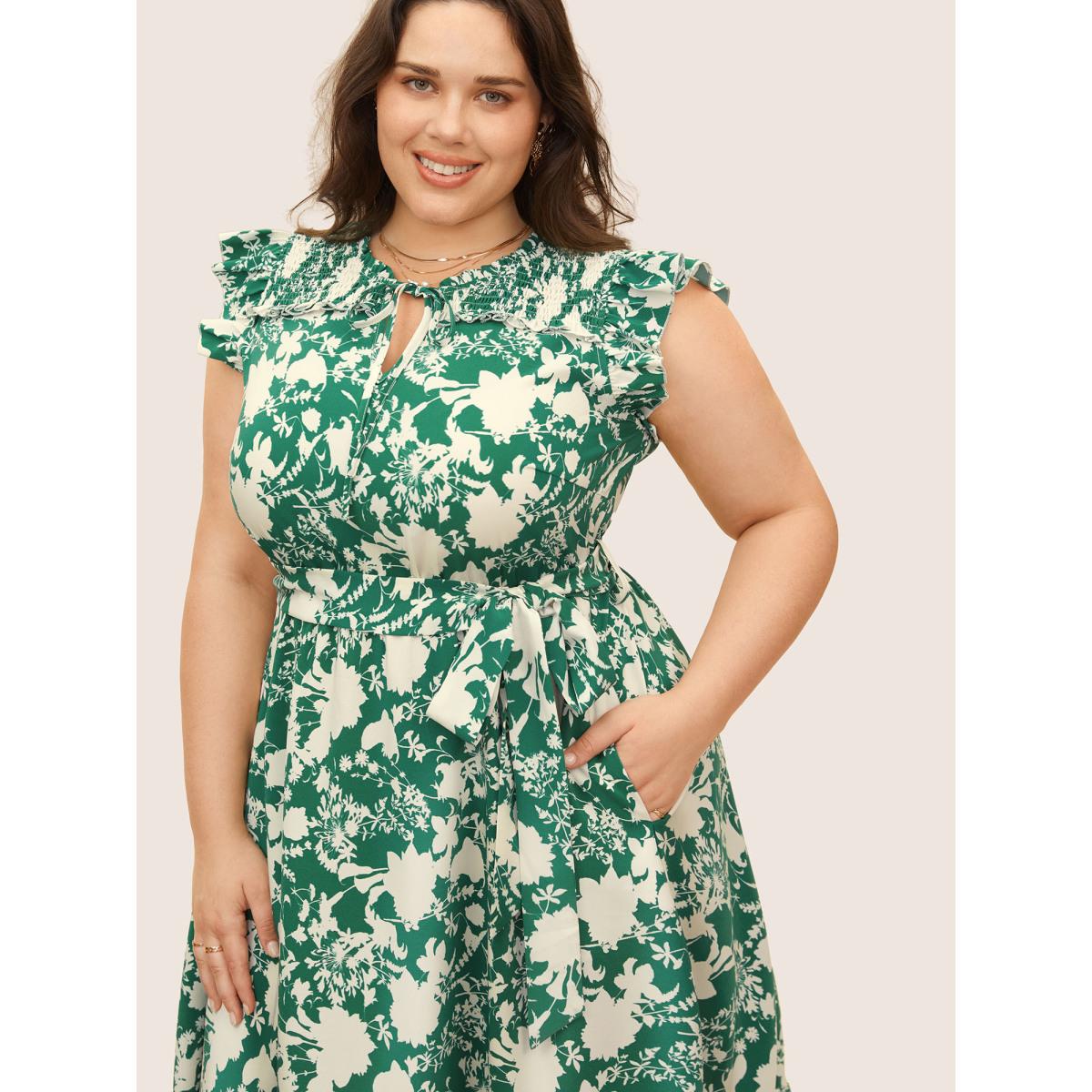 Plus Size Silhouette Floral Print Ruffle Cap Sleeve Dress Emerald Women Elegant Flat collar with V-notch Cap Sleeve Curvy BloomChic 14-16/1X Product Image
