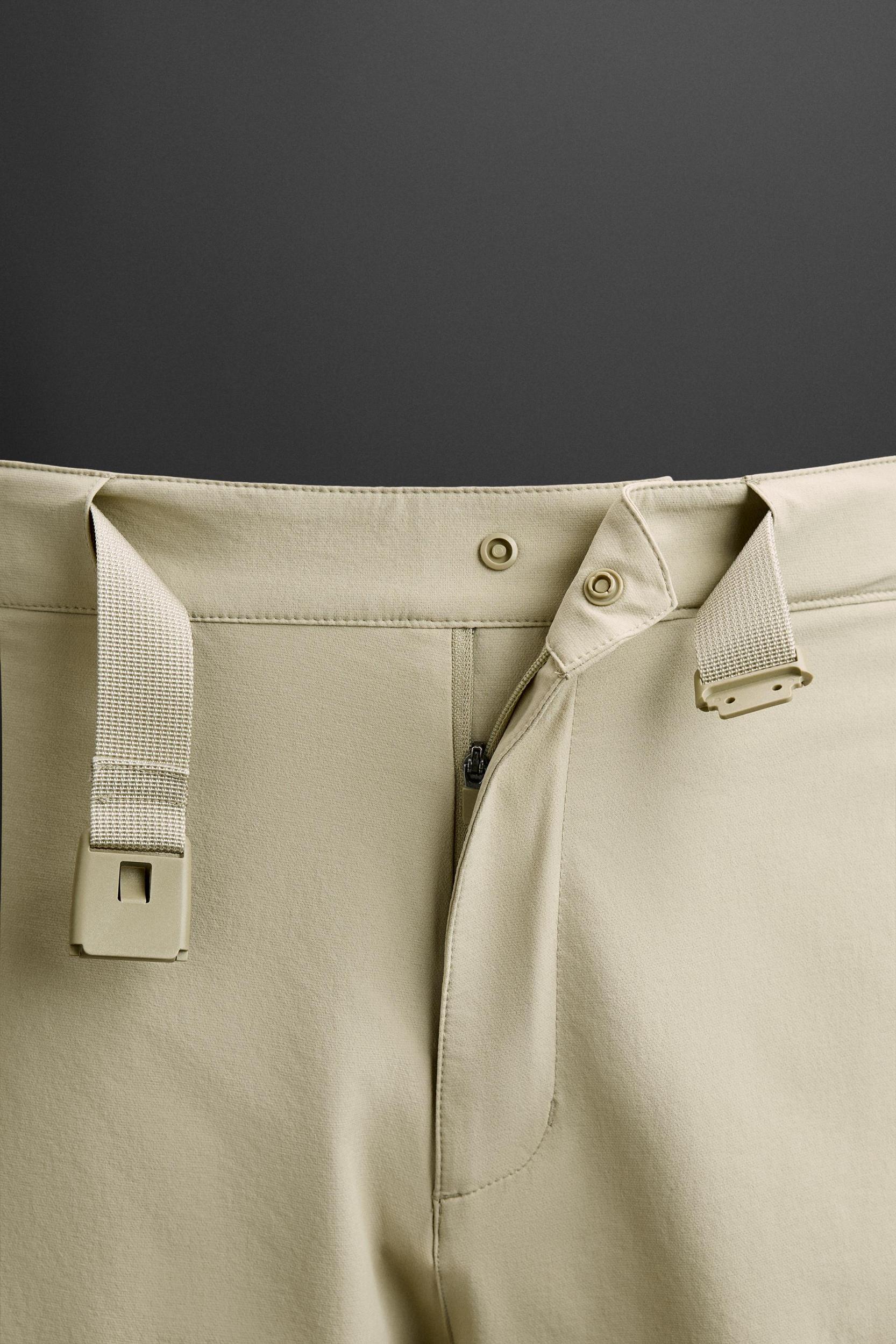 TECHNICAL CARGO SHORTS Product Image
