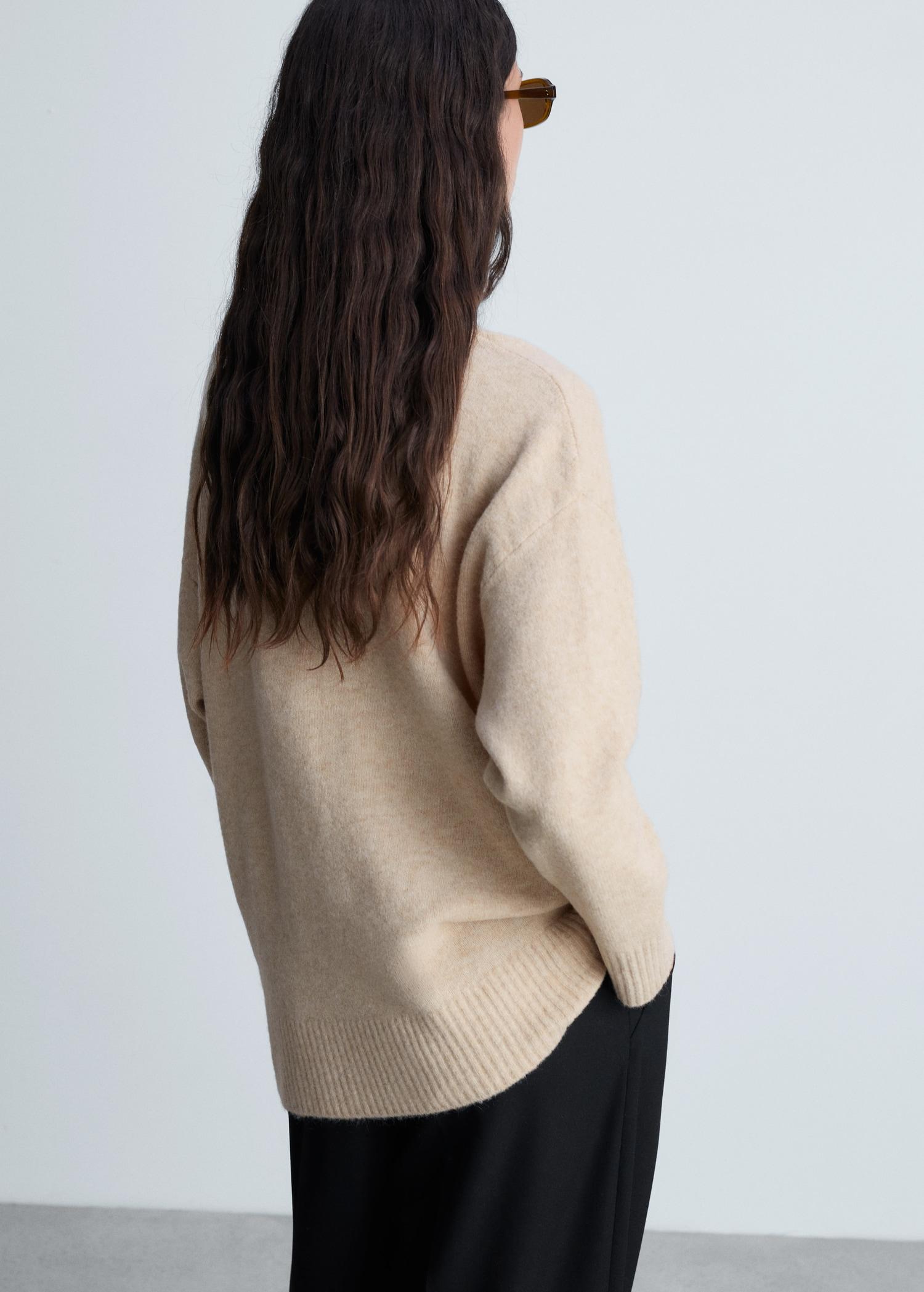 Oversized V-neck sweater - Women | MANGO USA Product Image