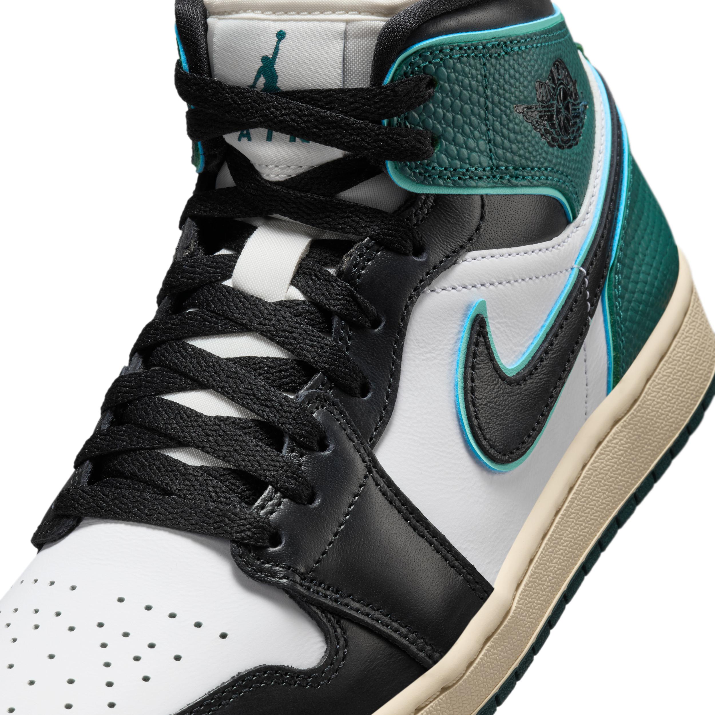 Women's Air Jordan 1 Mid SE Shoes Product Image