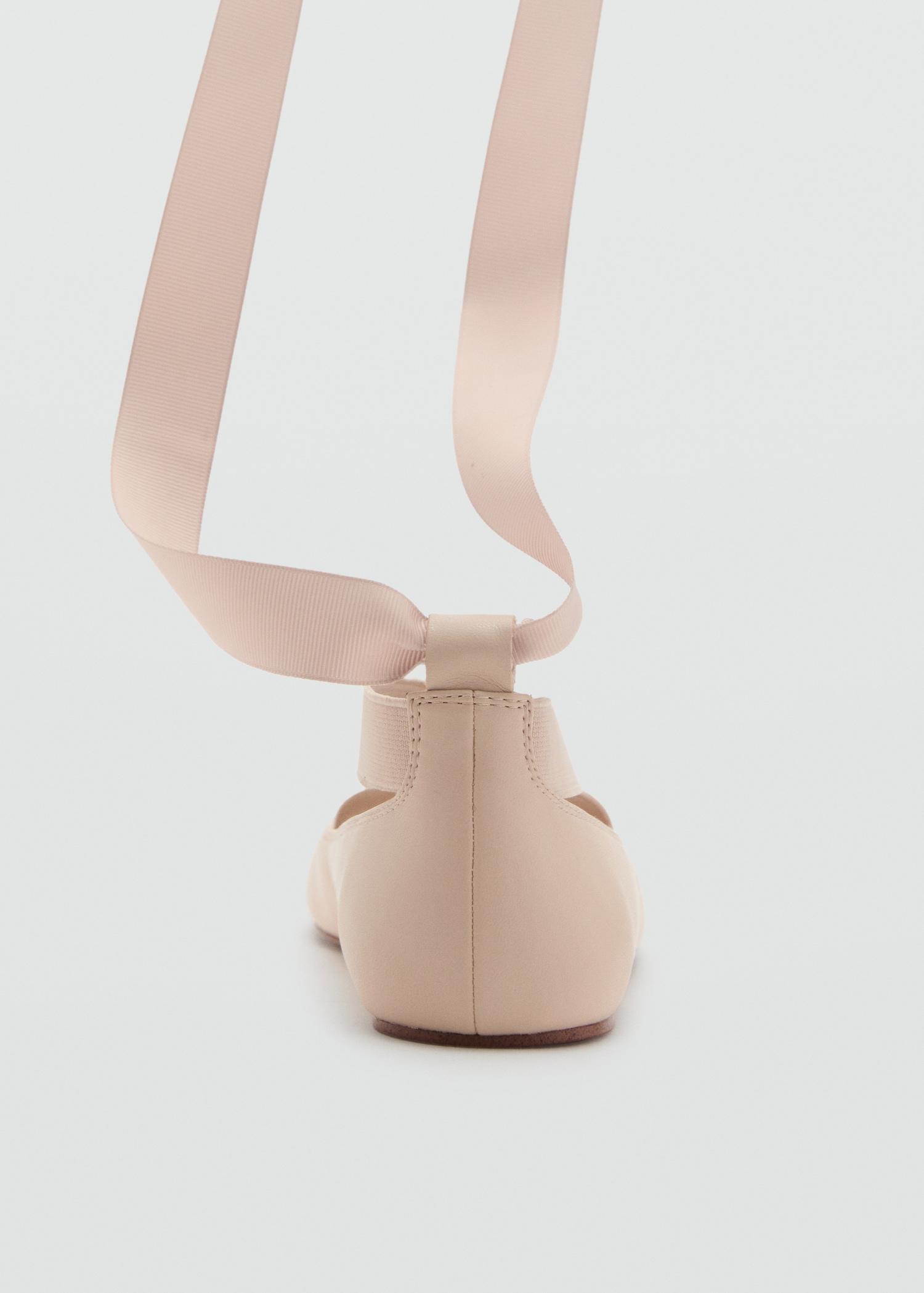 Criss-cross strap ballet flats - Women | MANGO USA Product Image