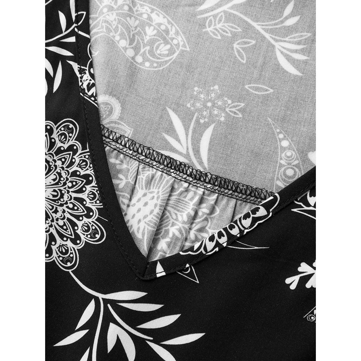 Plus Size Boho Floral V-Neck Tank Top Women Black Boho Contrast V-neck Vacation Tank Tops Camis BloomChic 30/6X Product Image