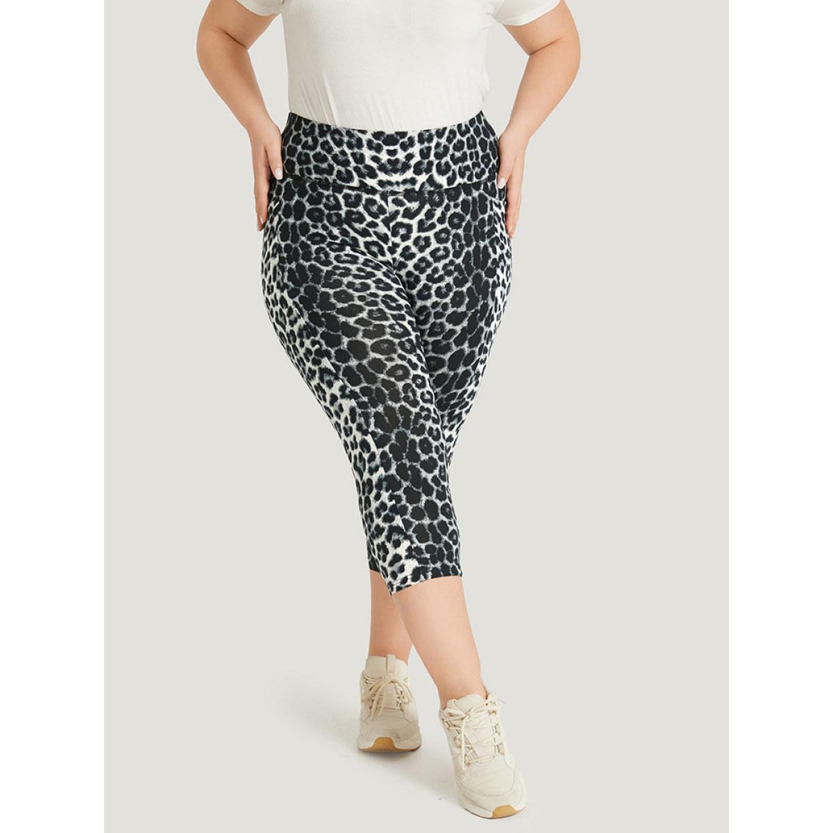 Plus Size Leopard Print Pocket Side Cropped Leggings Women Multicolor Casual High stretch Skinny High Rise Dailywear Leggings BloomChic 26/4X Product Image