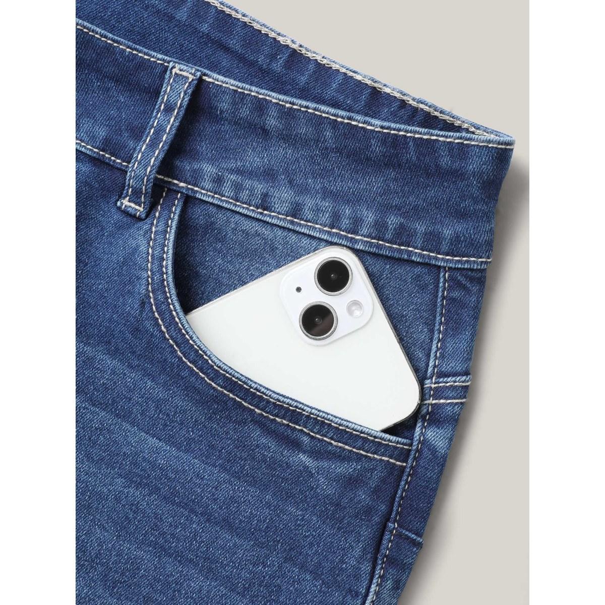 Plus Size Booty-Lifting Straight-Fit Denim Shorts Women Denimindigo Medium stretch Everyday-Casual Slanted pocket Casual Denim Shorts BloomChic 28/5X Product Image