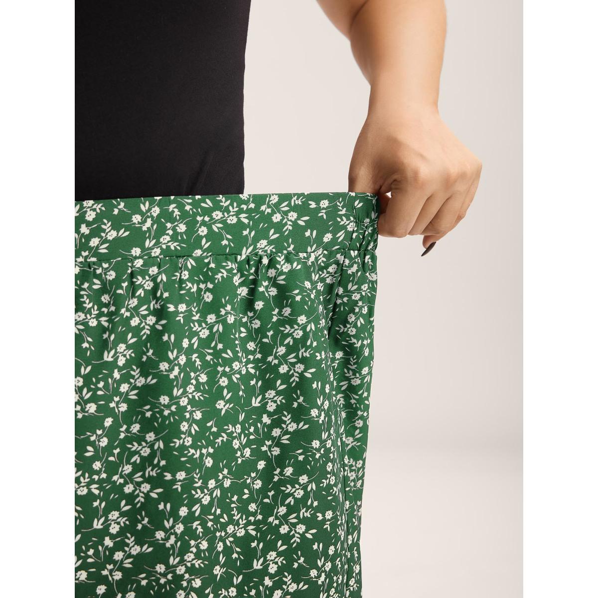 Plus Size Floral Print Wide-Leg Shorts Women Emerald Leisure Wide Leg Casual Shorts BloomChic 30/6X Product Image