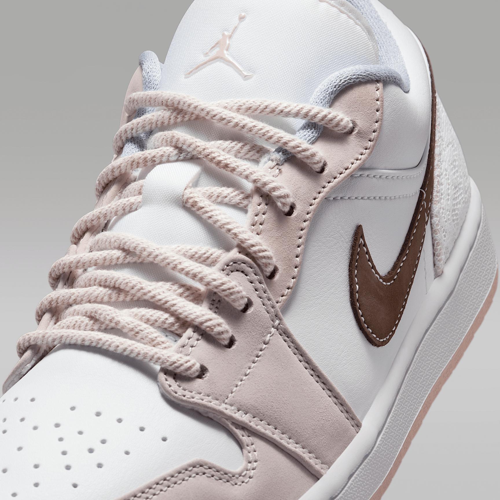 Womens Air Jordan 1 Low Shoes | IB8859-101 Product Image