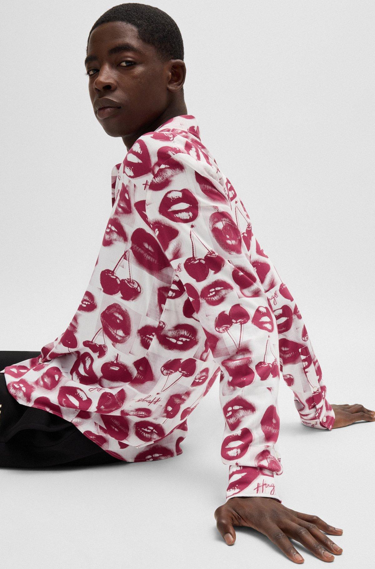 Slim-fit shirt with seasonal print Product Image