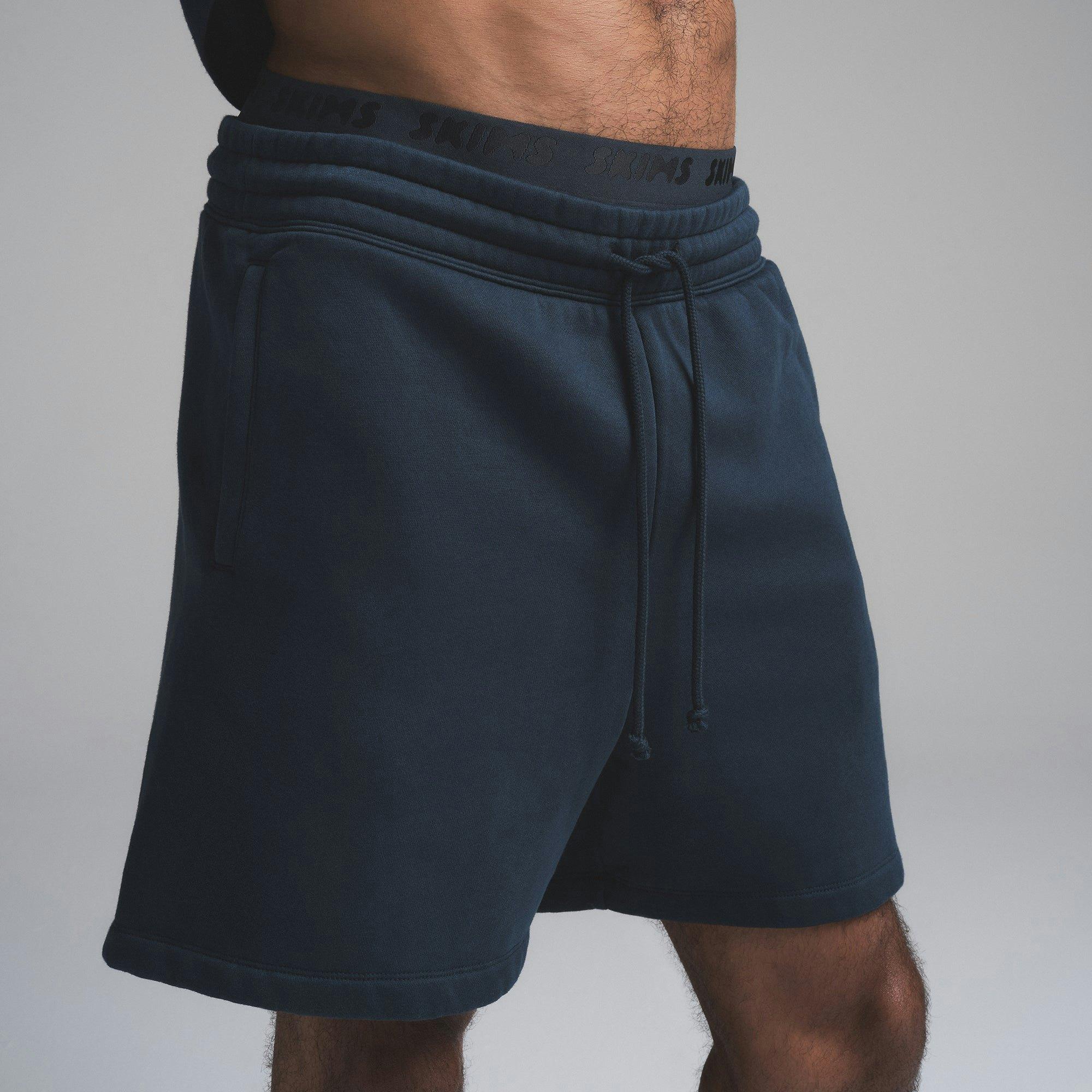 FLEECE LOUNGE MENS RELAXED SHORT | NAVY Product Image