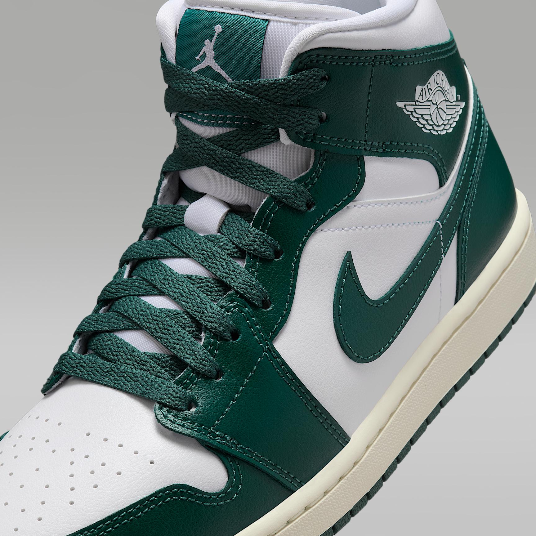 Air Jordan 1 Mid Women's Shoes Product Image