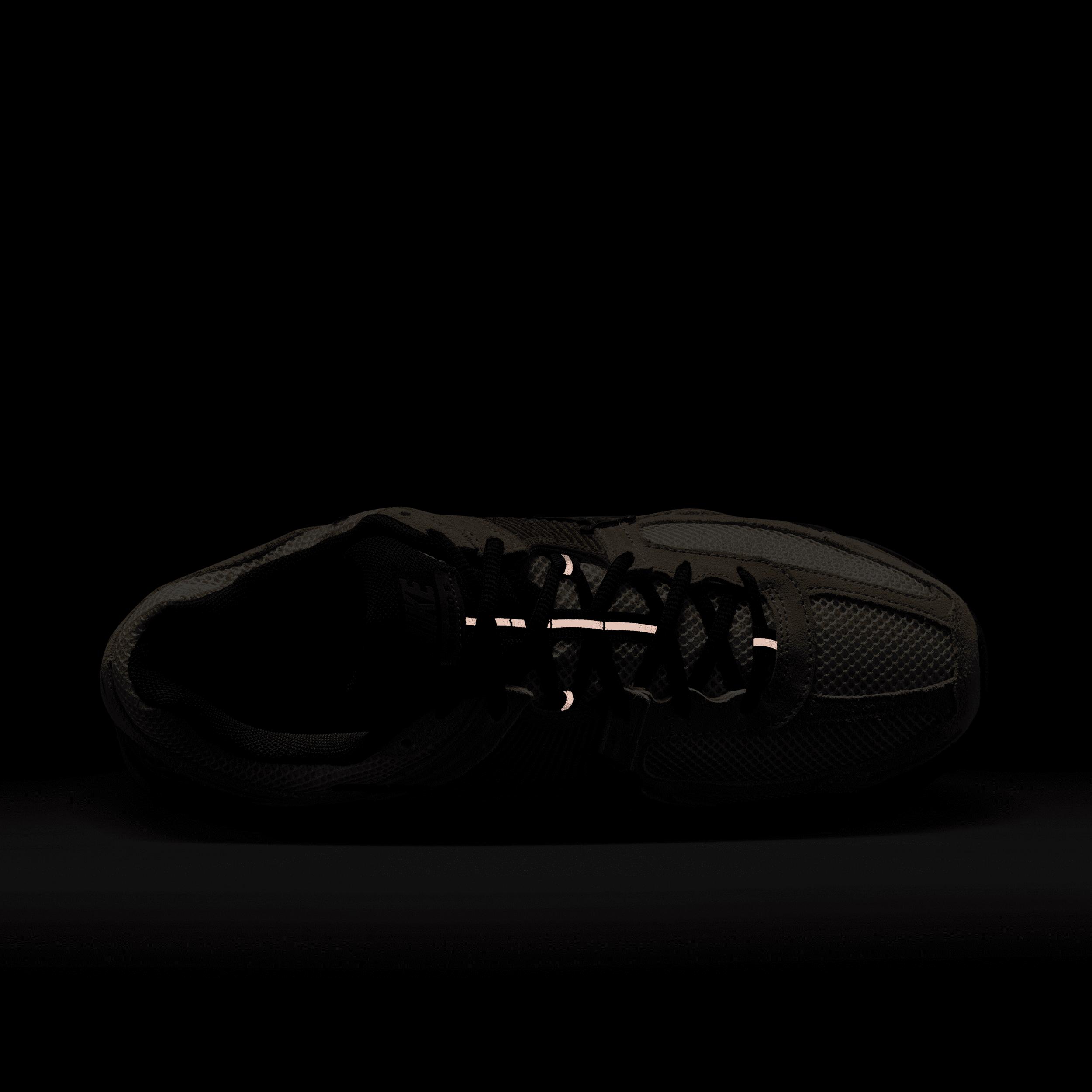 Nike Men's Zoom Vomero 5 Shoes Product Image