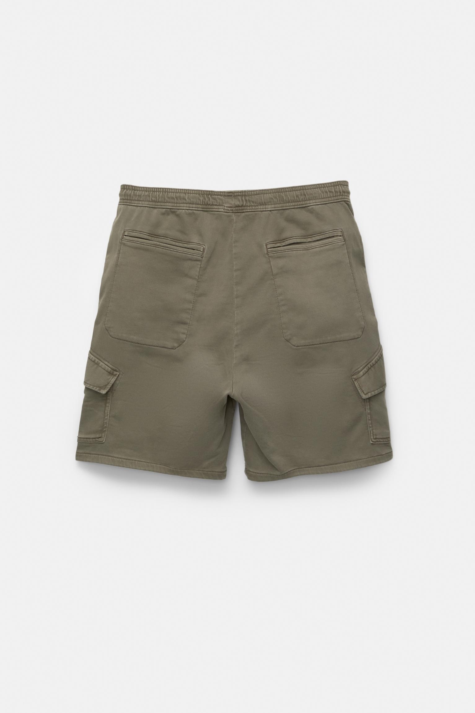 Comfort cargo Bermuda shorts Product Image