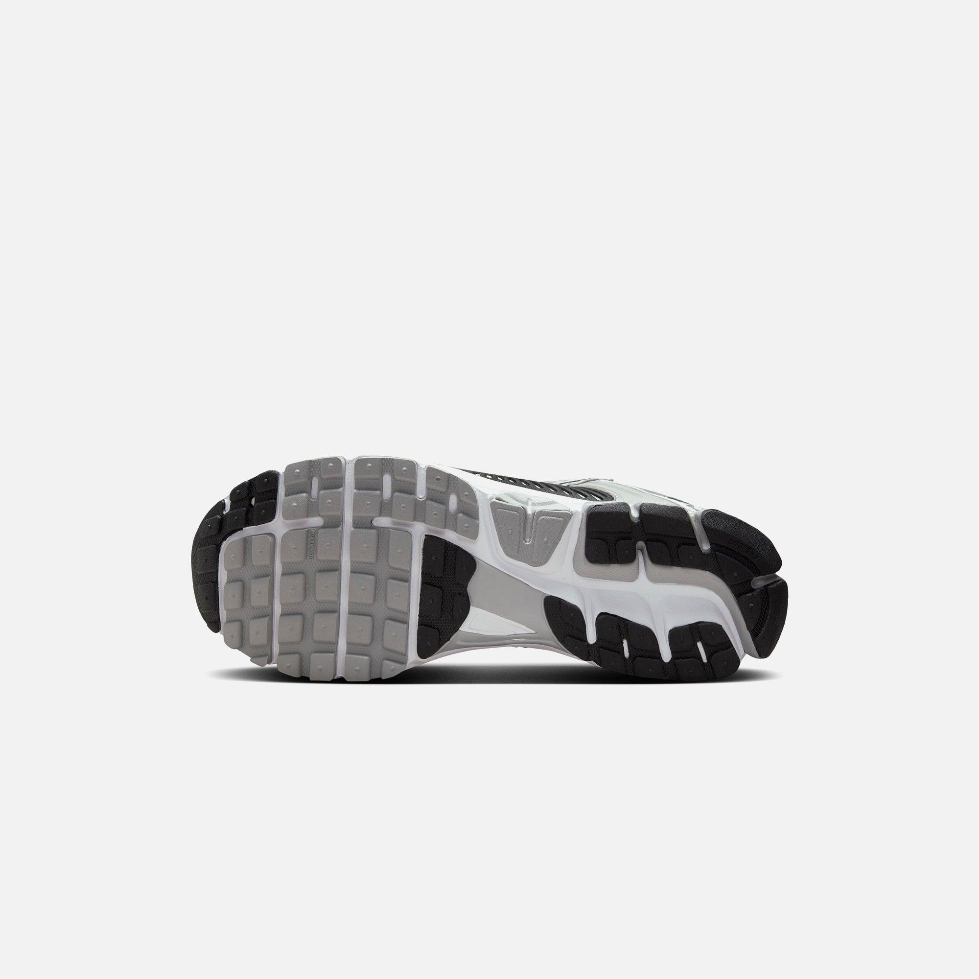 Nike Zoom Vomero 5 - Metallic Silver / Black / Pure Platinum Male Product Image
