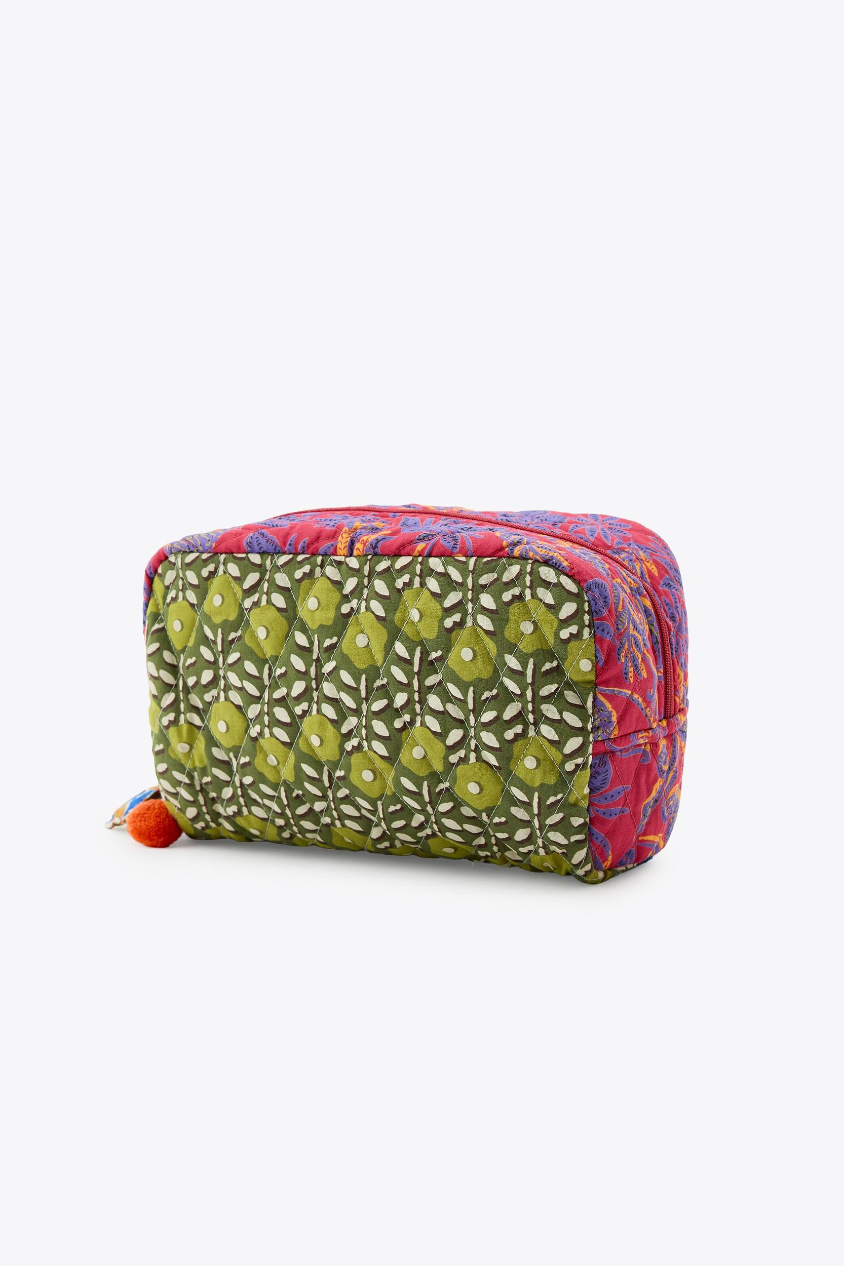 CHARM PRINT TOILETRY BAG Product Image