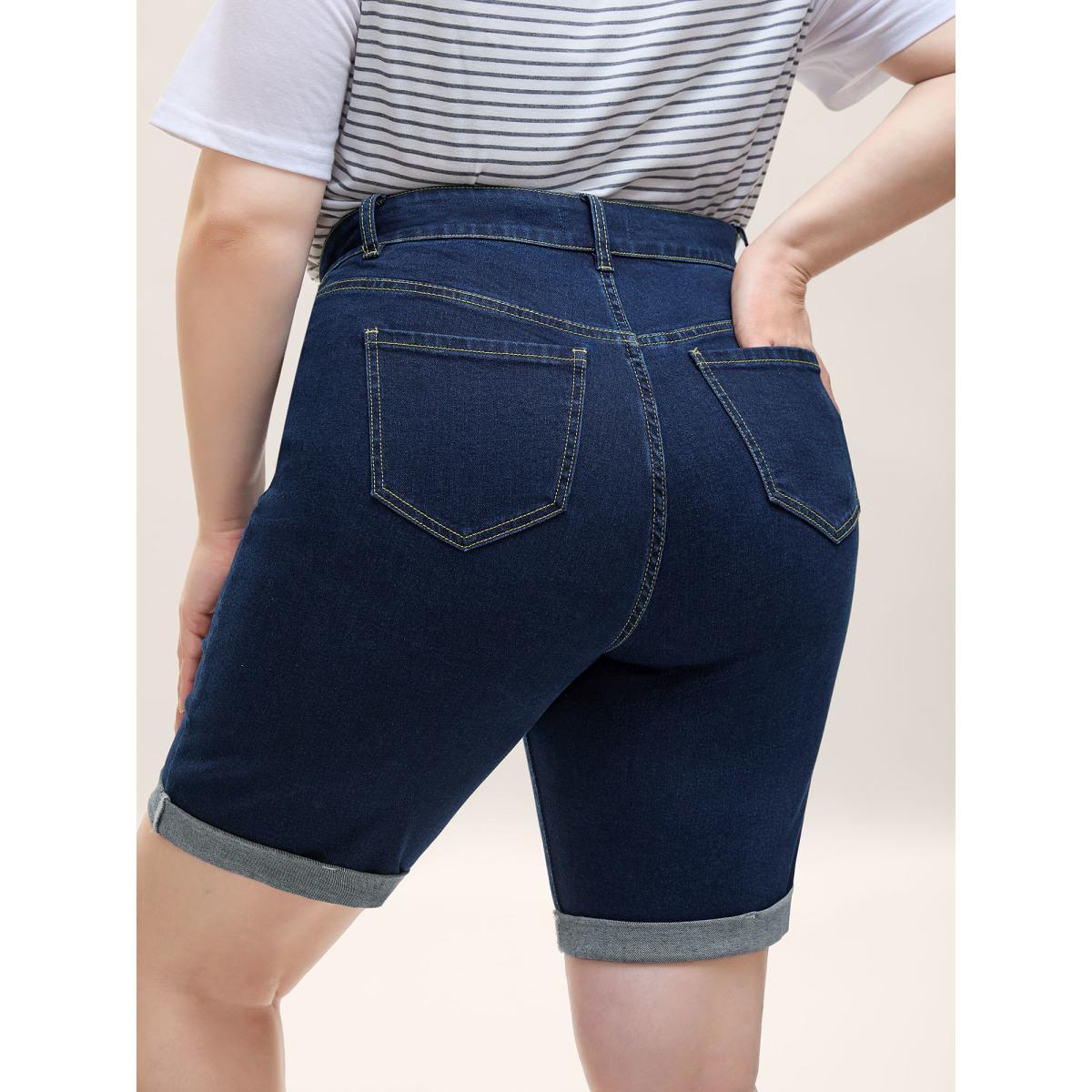 Plus Size Stretchy Skinny-Fit Classic Denim Shorts Women Midblue Medium stretch Casual Slanted pocket Leisure Denim Shorts BloomChic 26/4X Product Image