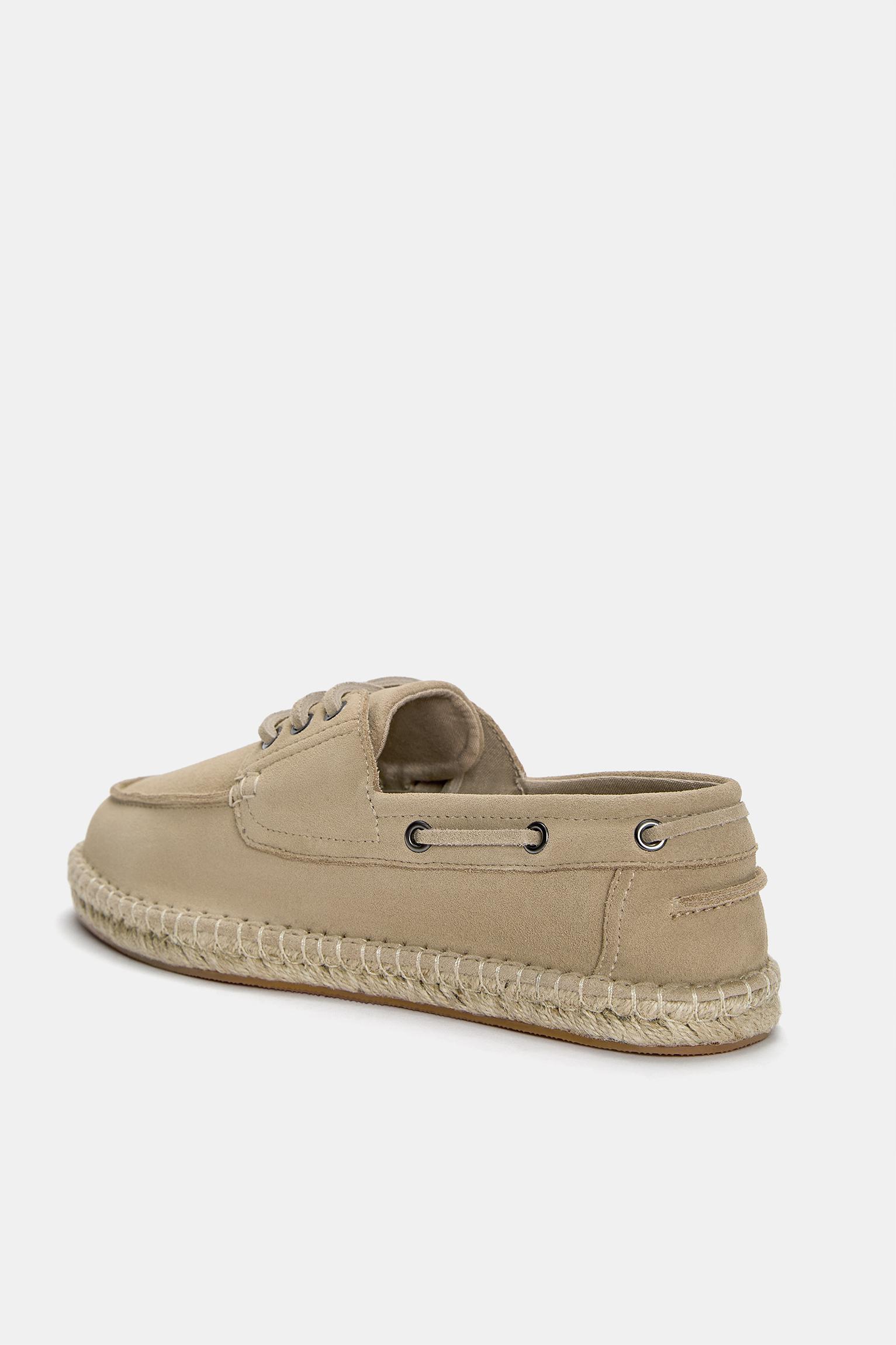 Leather deck shoes Product Image