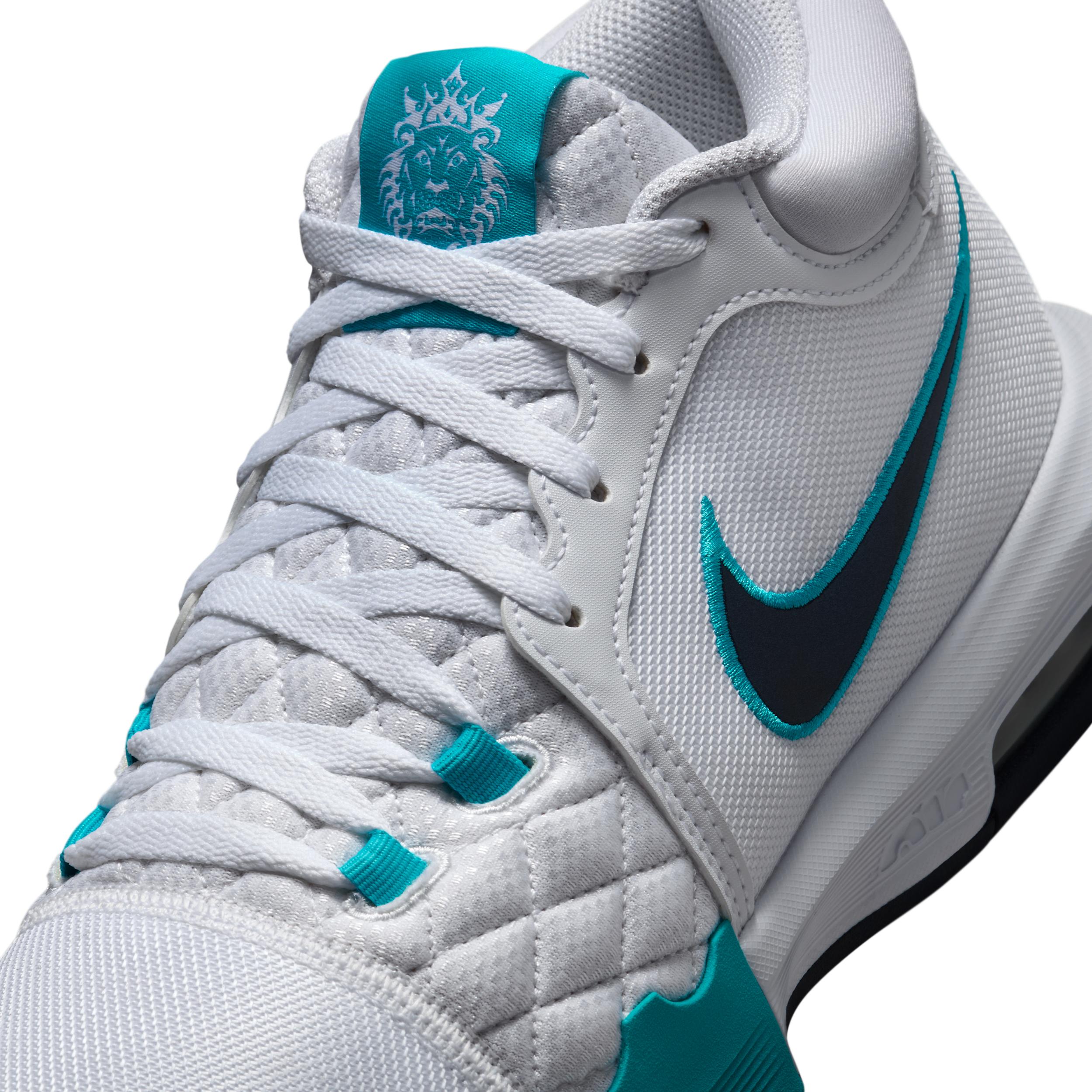 Nike Men's LeBron Witness VIII Basketball Shoes Product Image