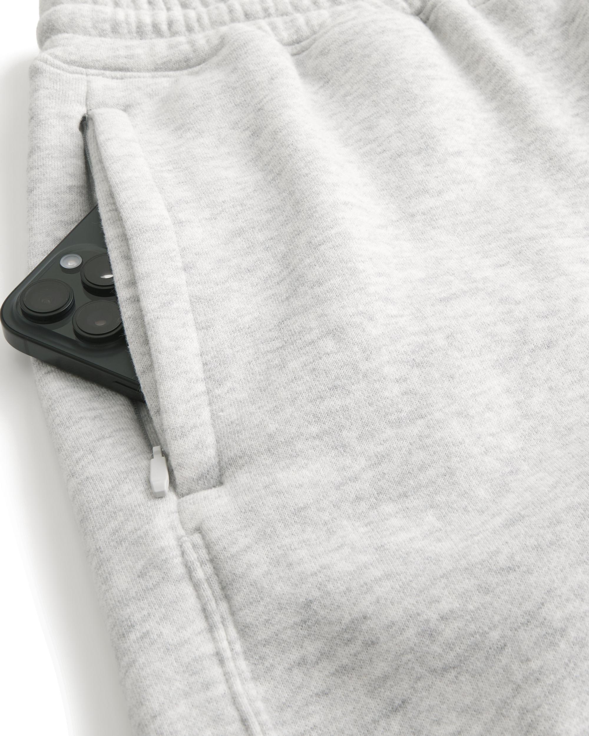 Mid-Thigh Loose Fleece Shorts Product Image