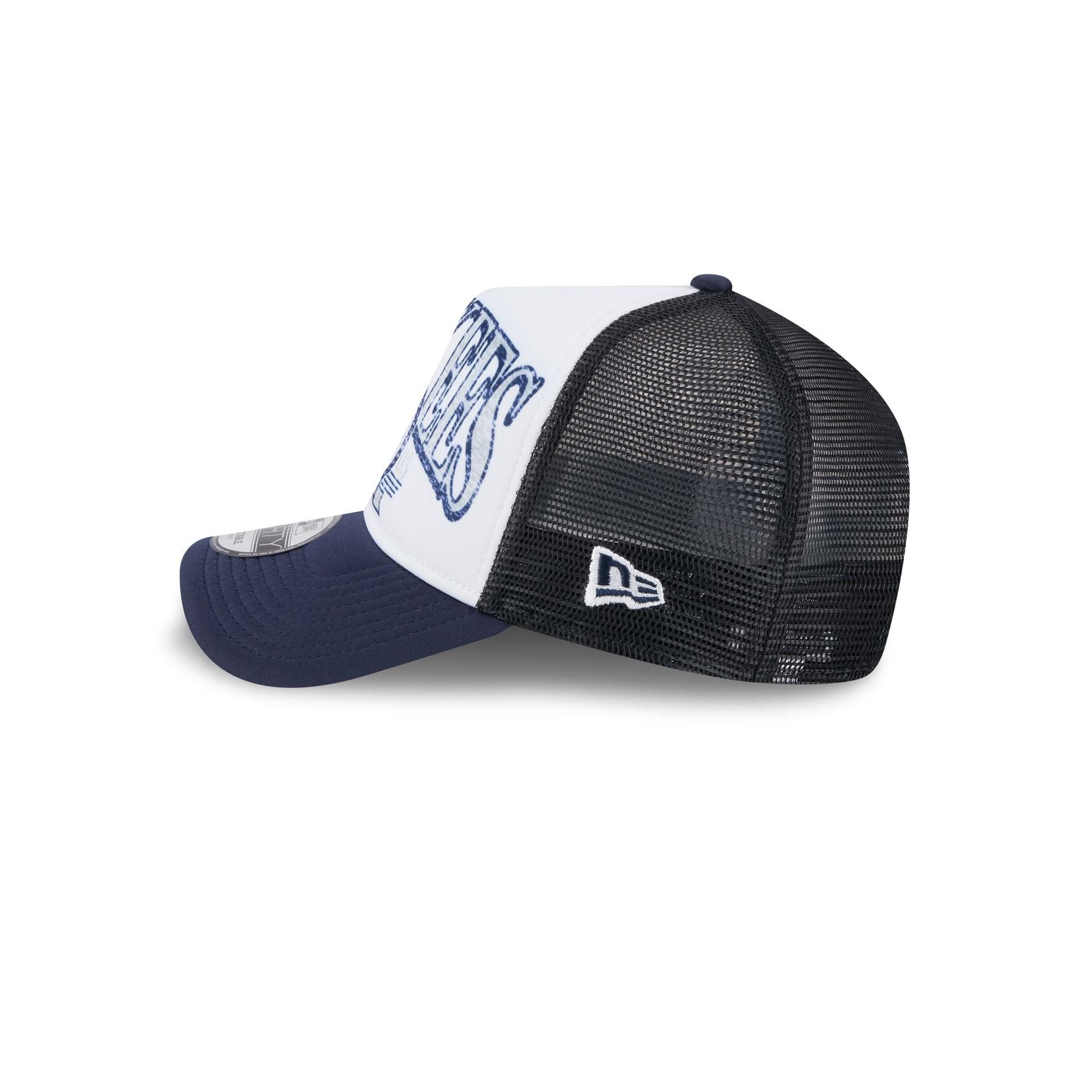 New York Yankees Distressed 9FORTY A-Frame Trucker Hat Male Product Image