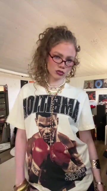 Ambition Legendary Boxer Portrait Dot Graphic Cotton T-shirt Product Image