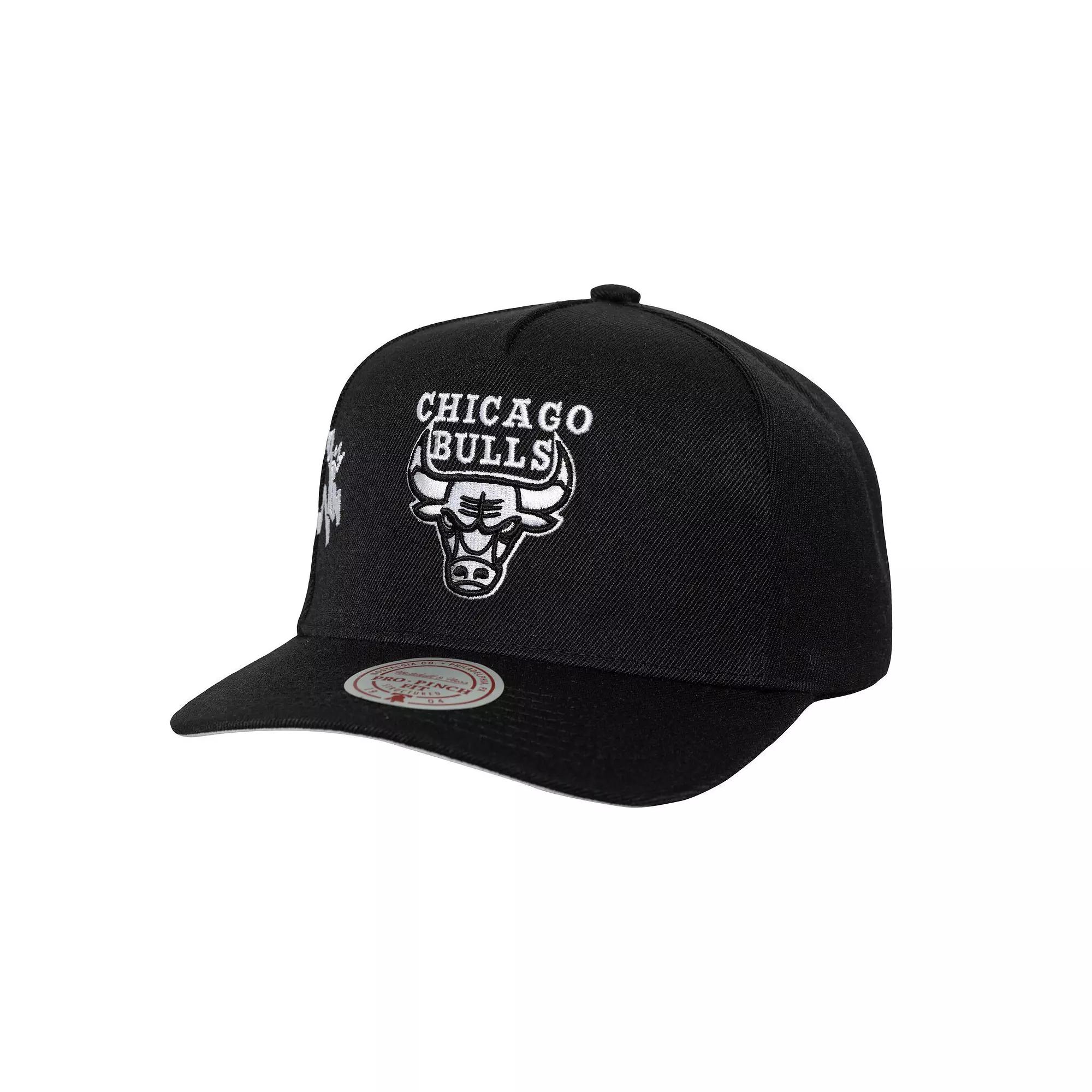 Men's Mitchell & Ness Black Chicago Bulls 1998 NBA Finals Born To Win Pro Crown Adjustable Hat Product Image