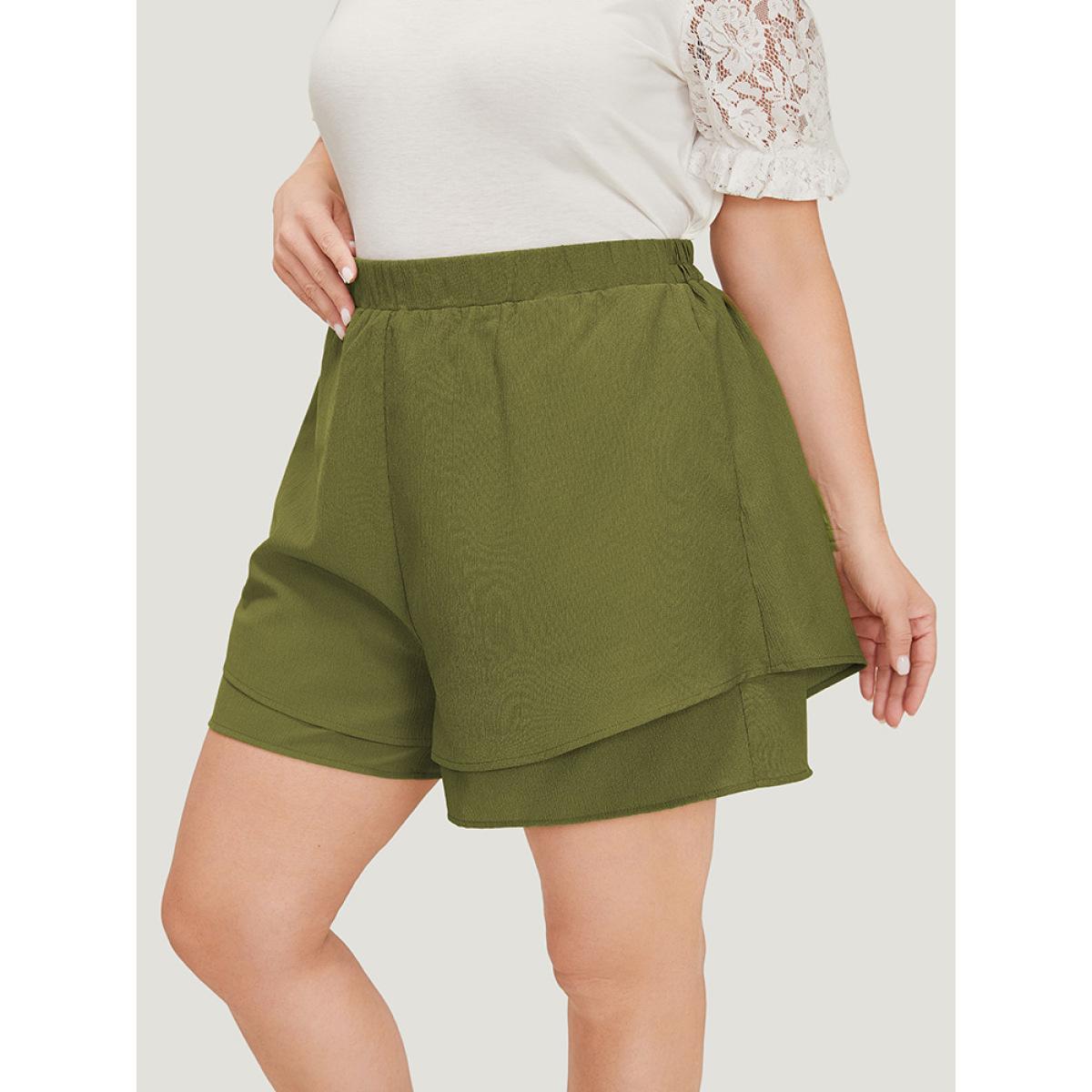 Plus Size Plain Pocket Layered Hem Shorts Women ArmyGreen Elegant Plain Dailywear Shorts BloomChic 14-16/1X Product Image