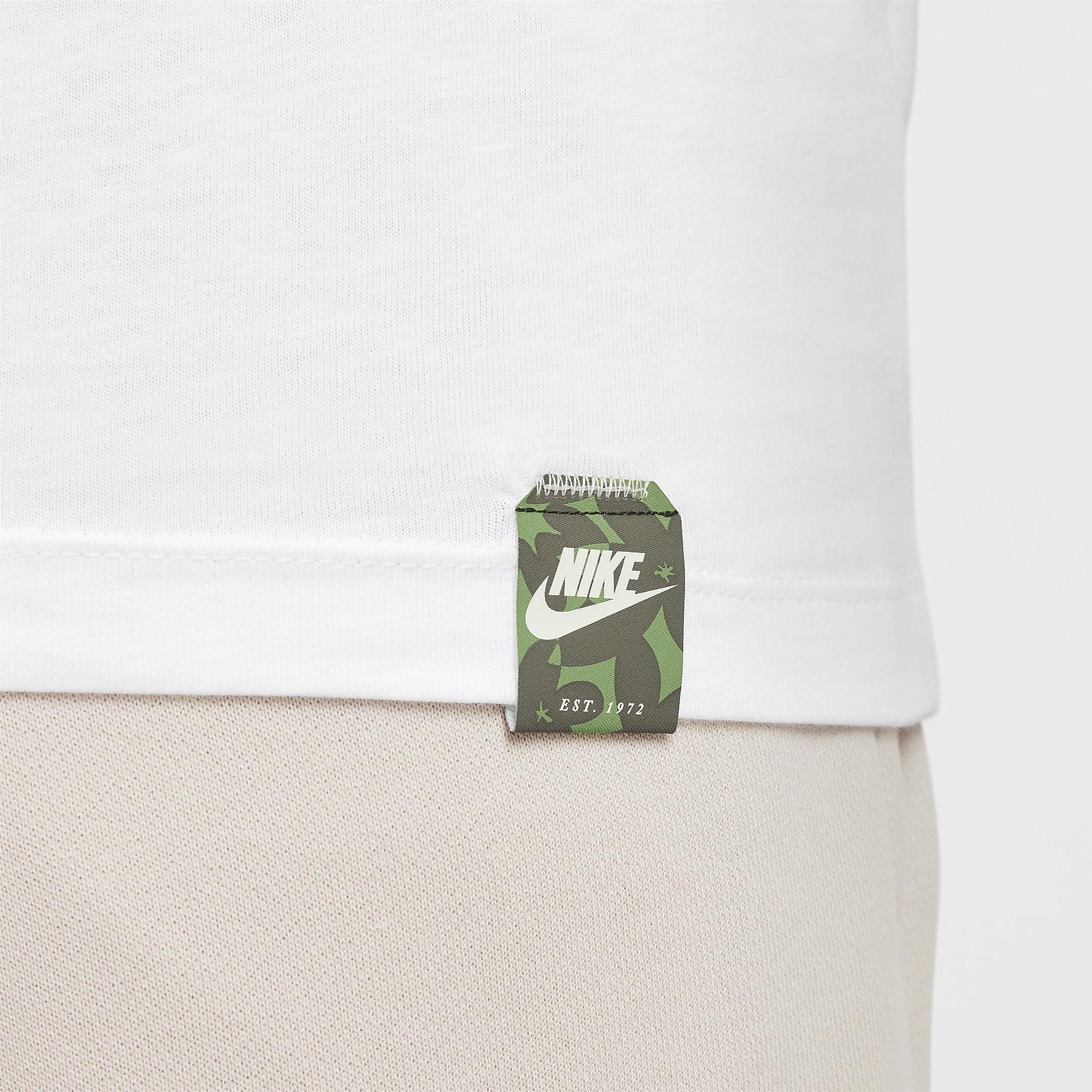 Nike Sportswear Club Long-Sleeve T-Shirt Product Image