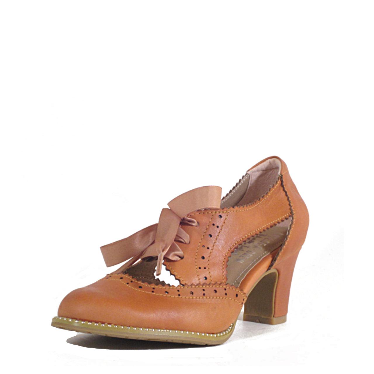 Donna Vintage Lace-Up Heels Product Image