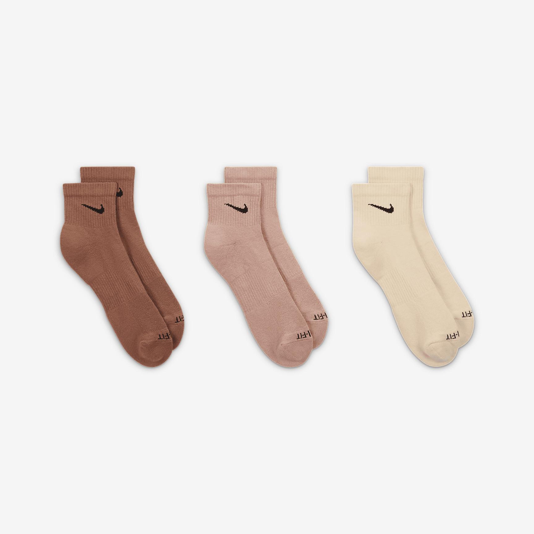 Nike Men's Everyday Plus Cushioned Training Ankle Socks (3 Pairs) Product Image