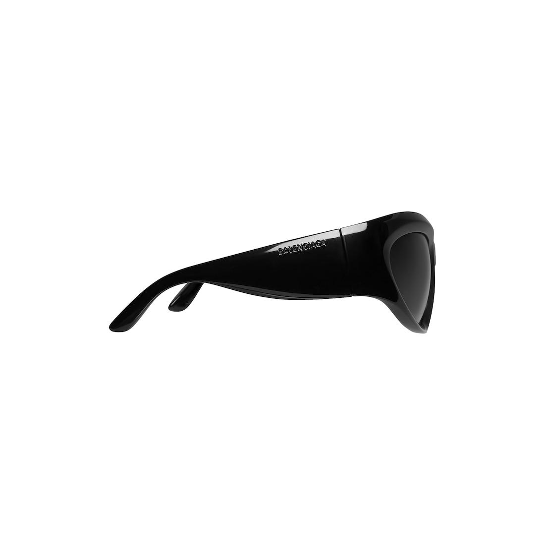 Wrap D-frame Sunglasses in Black Product Image