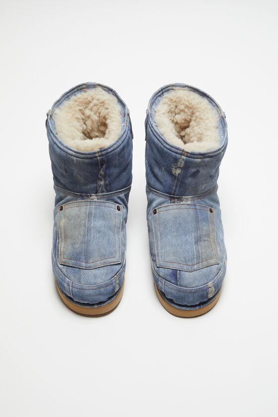 Low boots printed leather Product Image