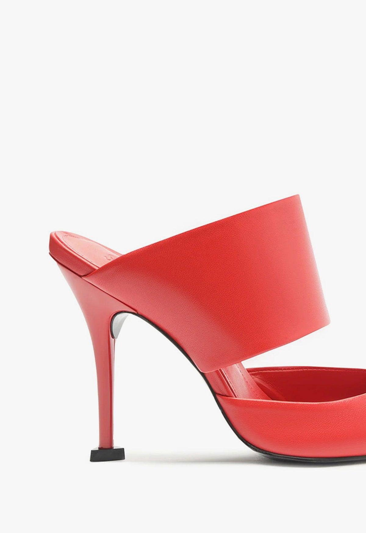 Quereda Leather Pump Female Product Image