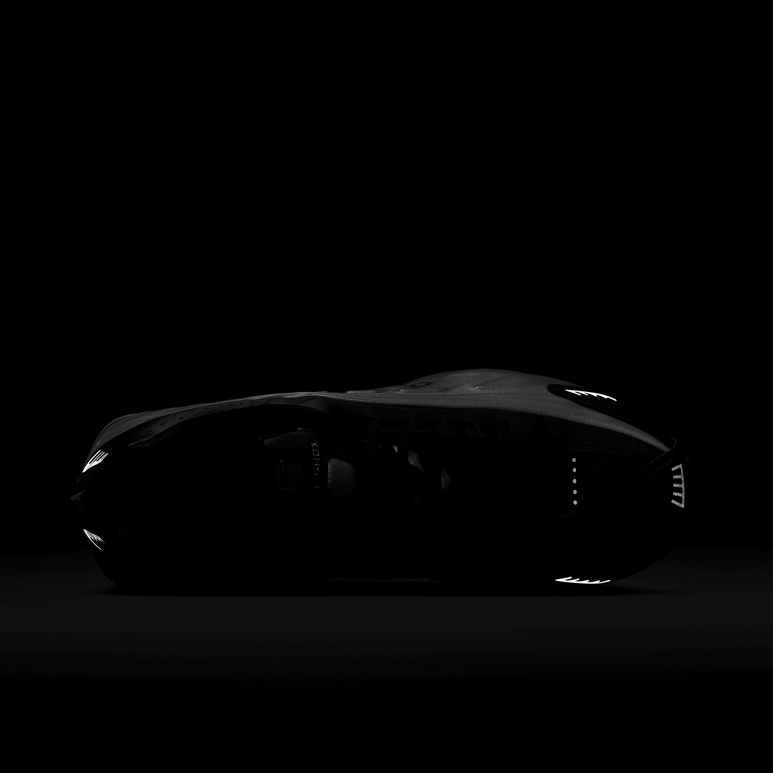 Nike Men's Shox R4 Shoes Product Image