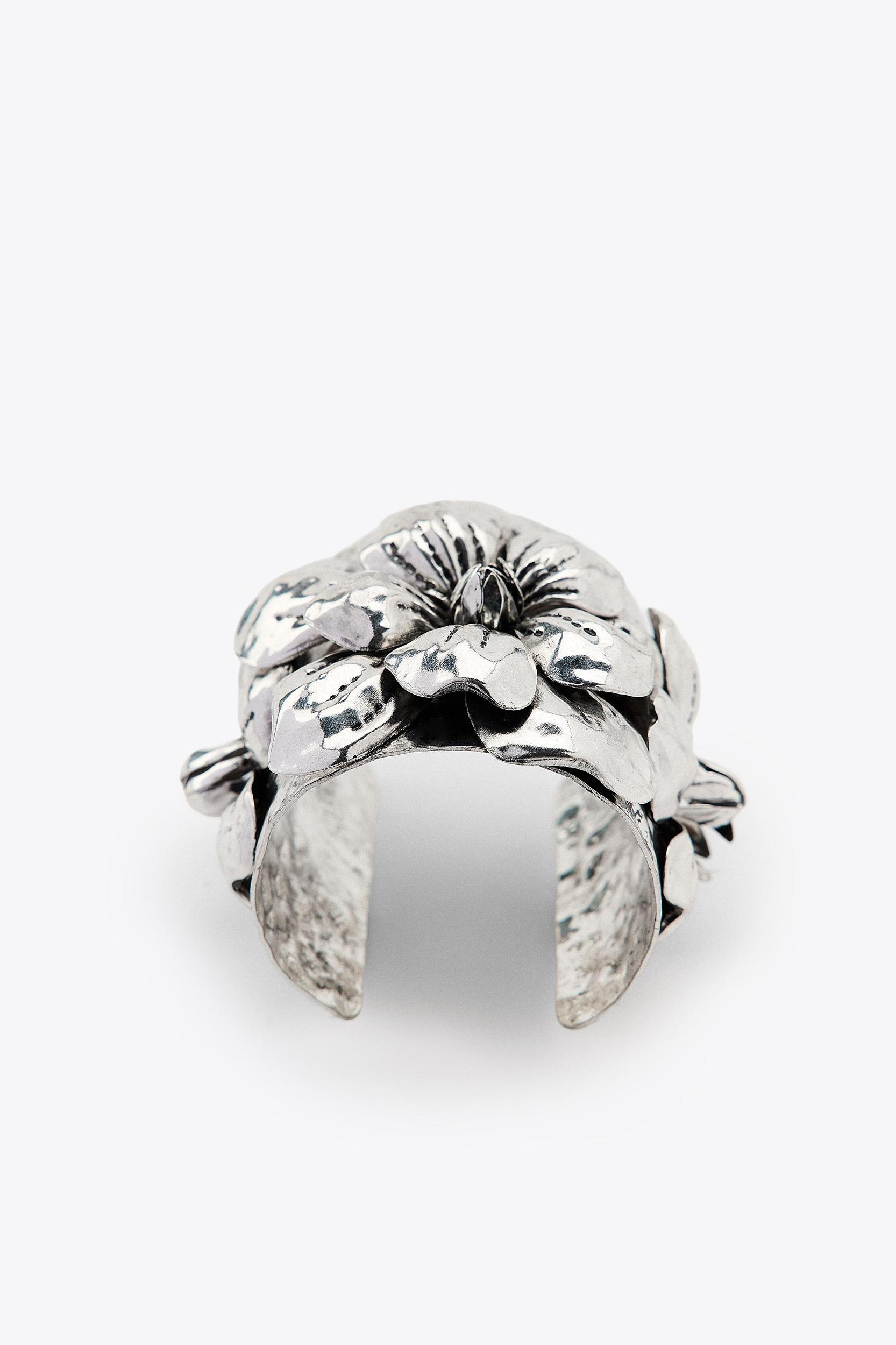 RIGID FLOWER BRACELET Product Image