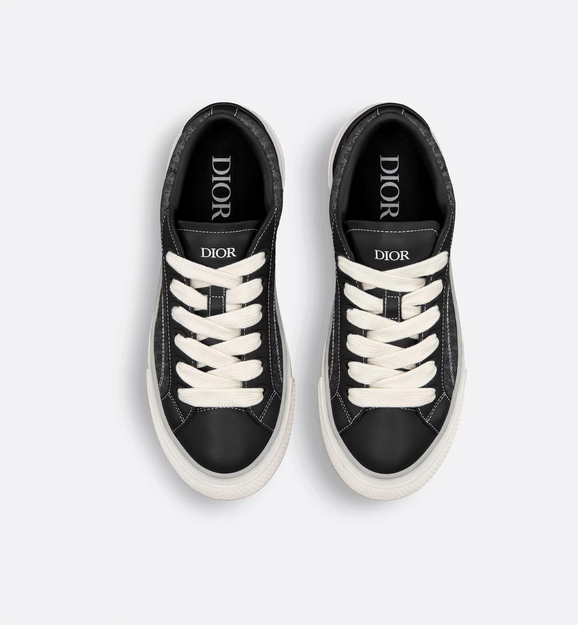 B33 Spin Sneaker Product Image