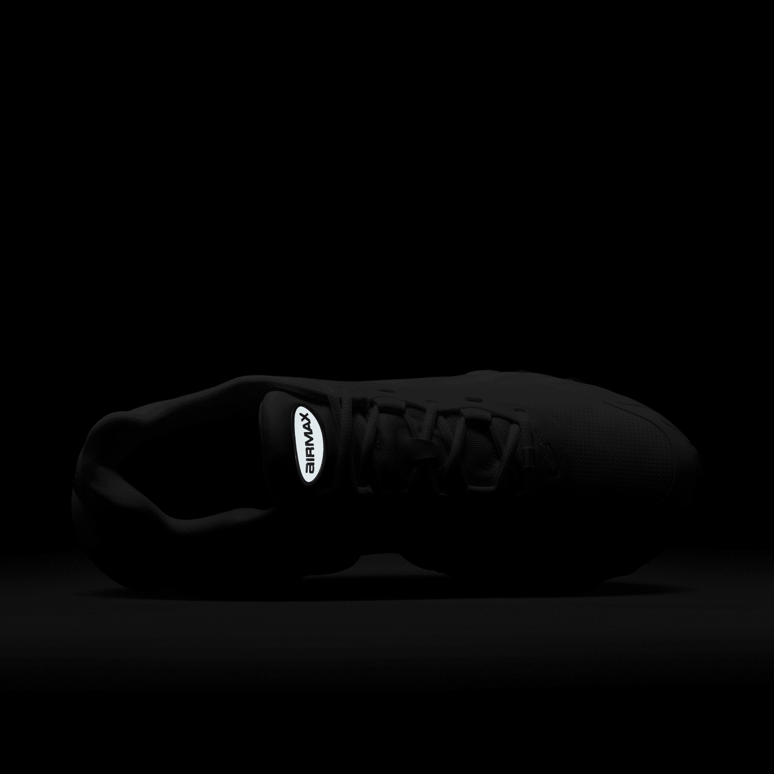 Nike Men's Air Max Dn8 Shoes Product Image