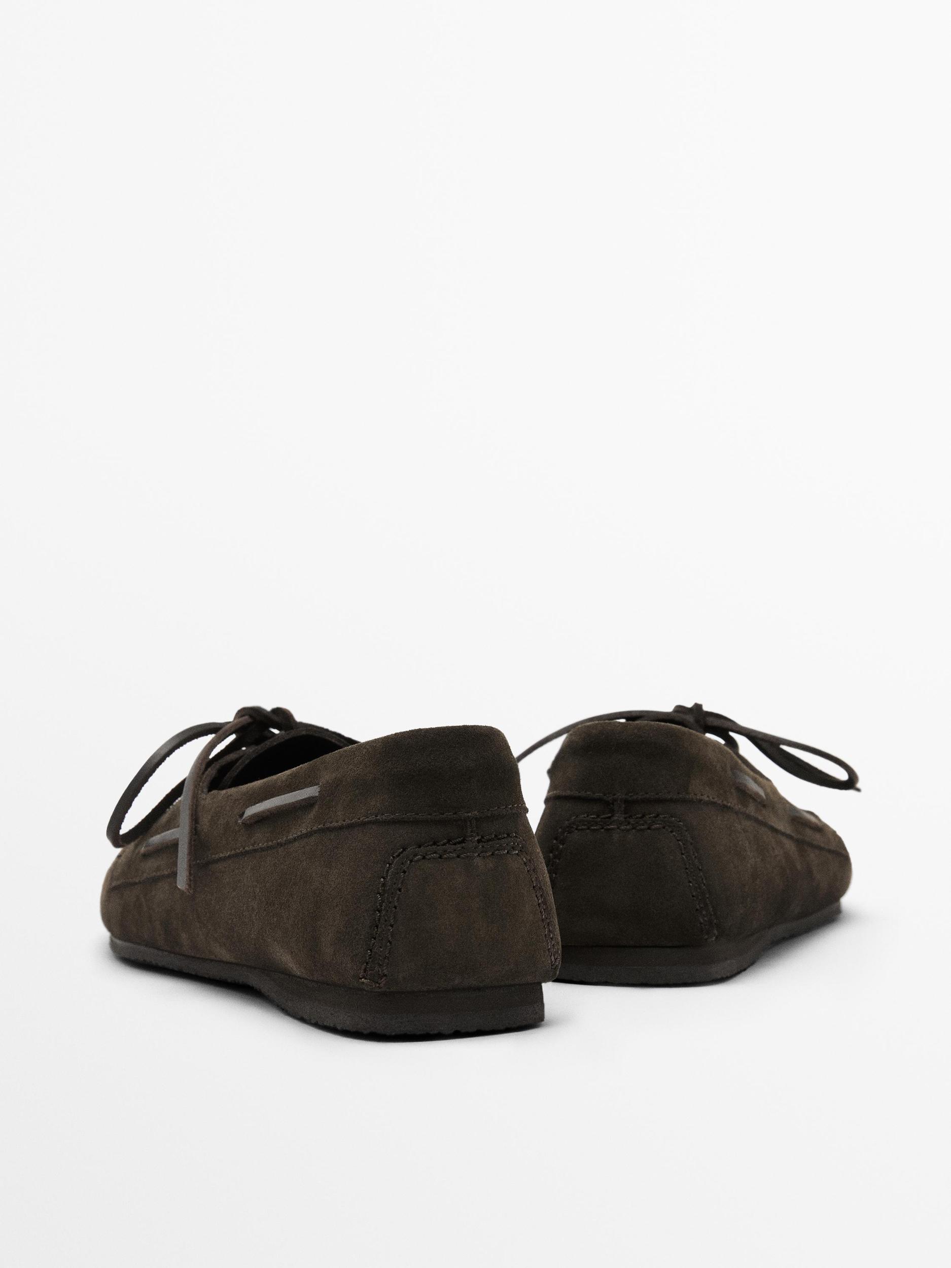 Soft split leather deck shoes Product Image