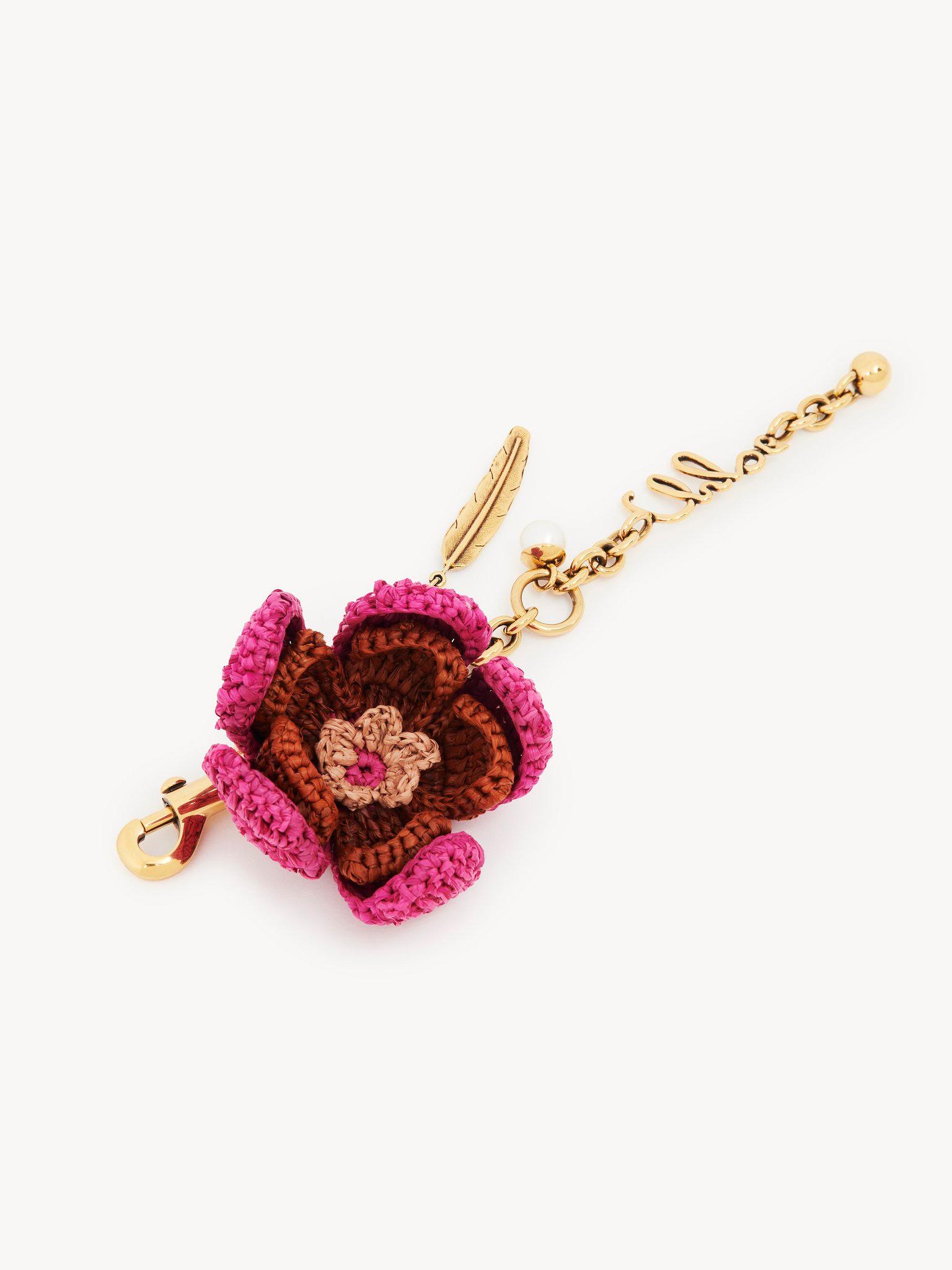 Flower bag charm in raffia & metal Product Image