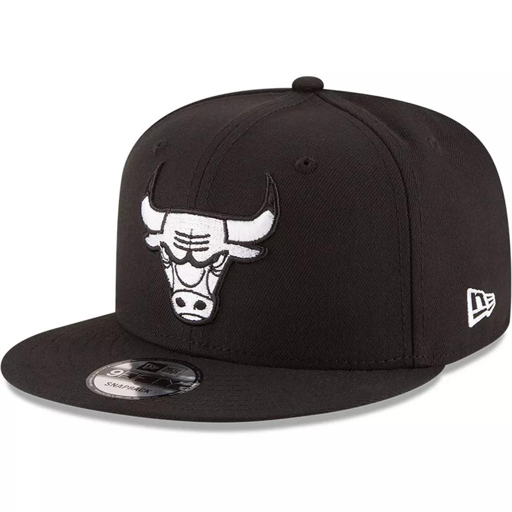 Men's New Era Black Chicago Bulls Black & White Logo 9FIFTY Adjustable Snapback Hat Product Image