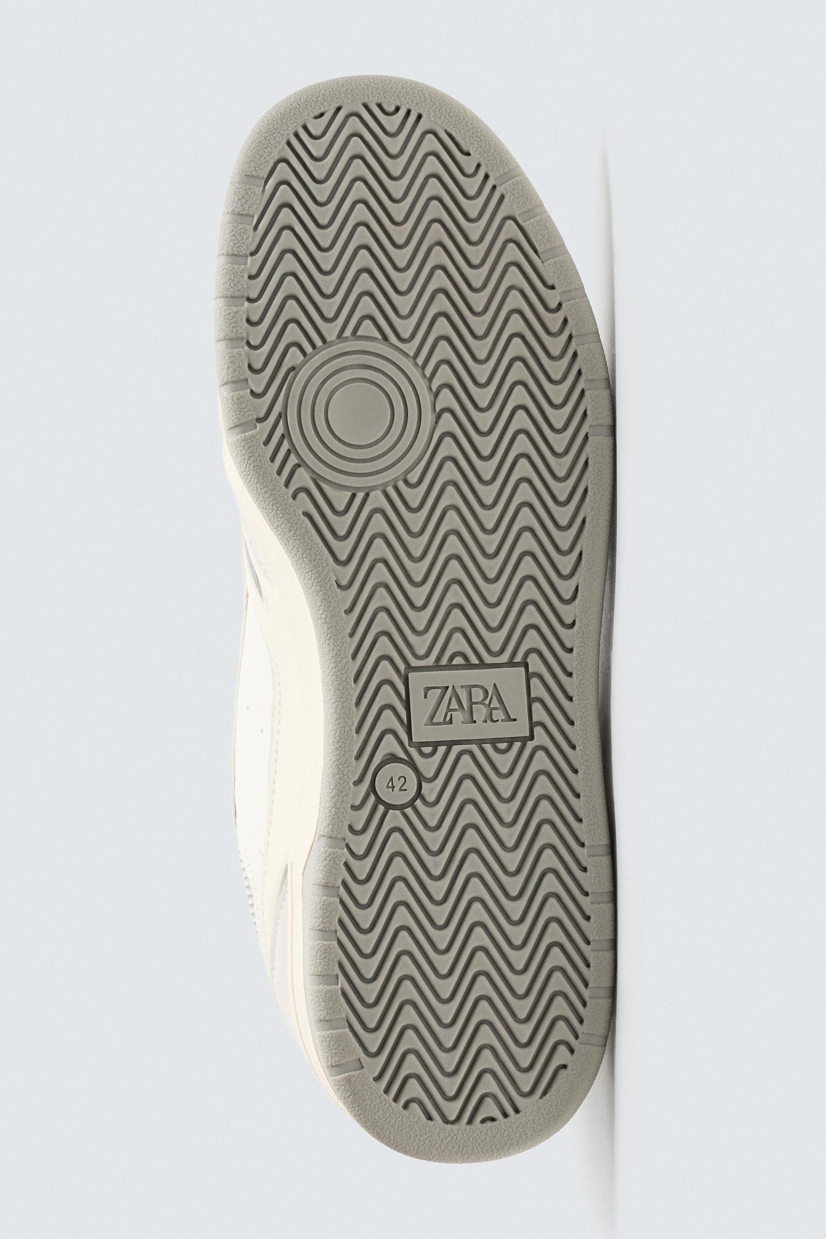 SKATE SNEAKERS Product Image