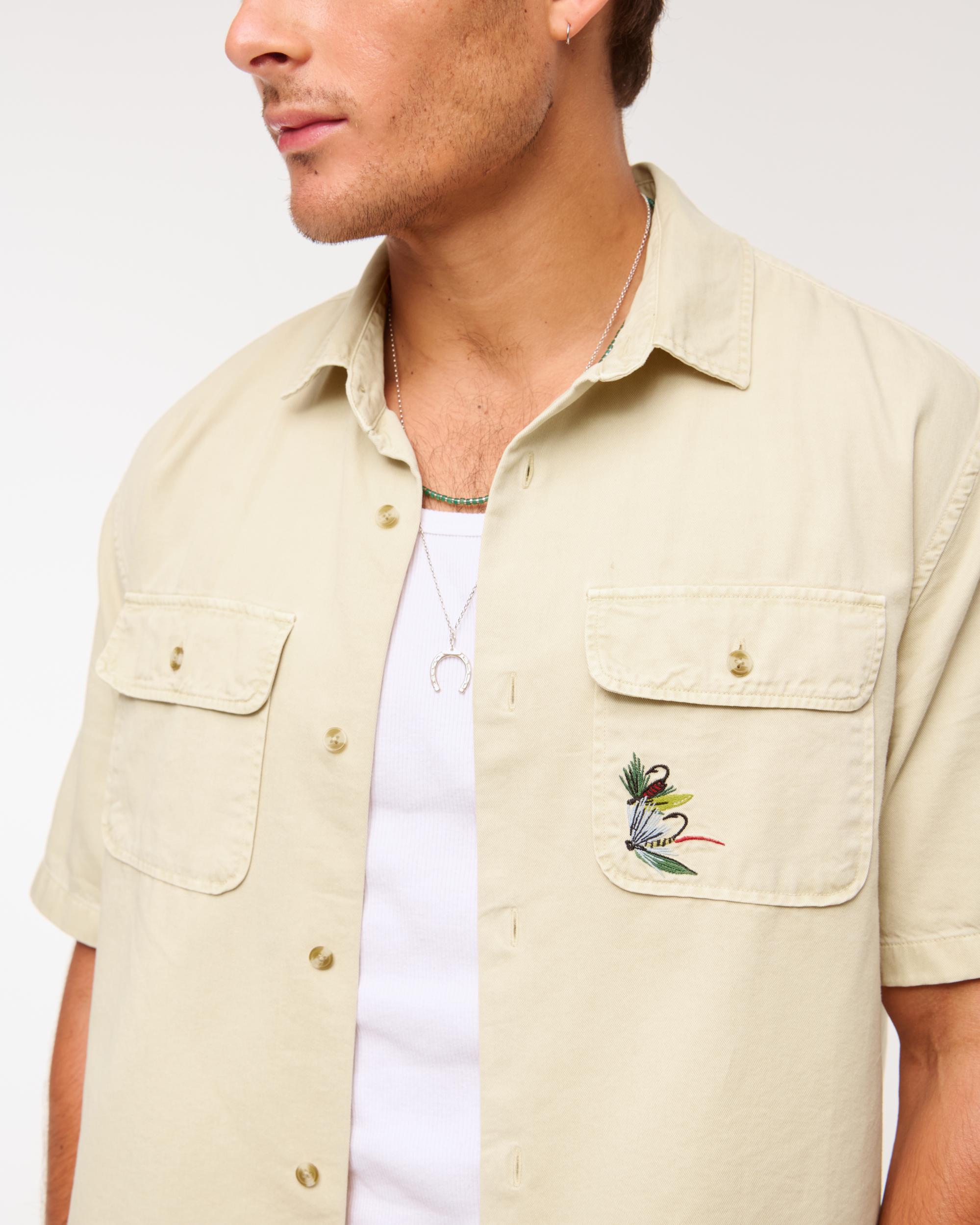 Short-Sleeve Cropped Graphic Workwear Button-Up Shirt Product Image