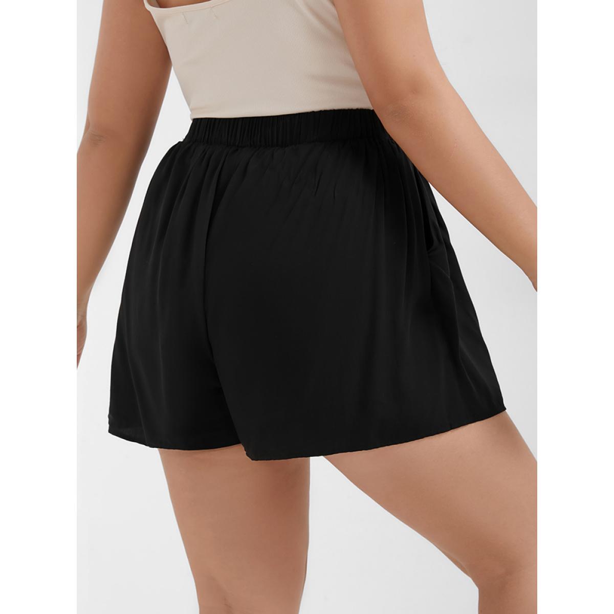 Plus Size Solid Chain Detail Side Pocket Shorts Women Black Office Plain Work Shorts BloomChic 22-24/3X Product Image