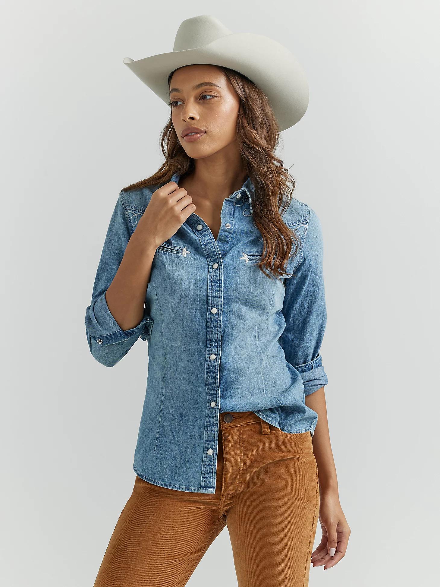 Women's Lasso Embroidered Cowboy Snap Shirt in Light Wash Product Image