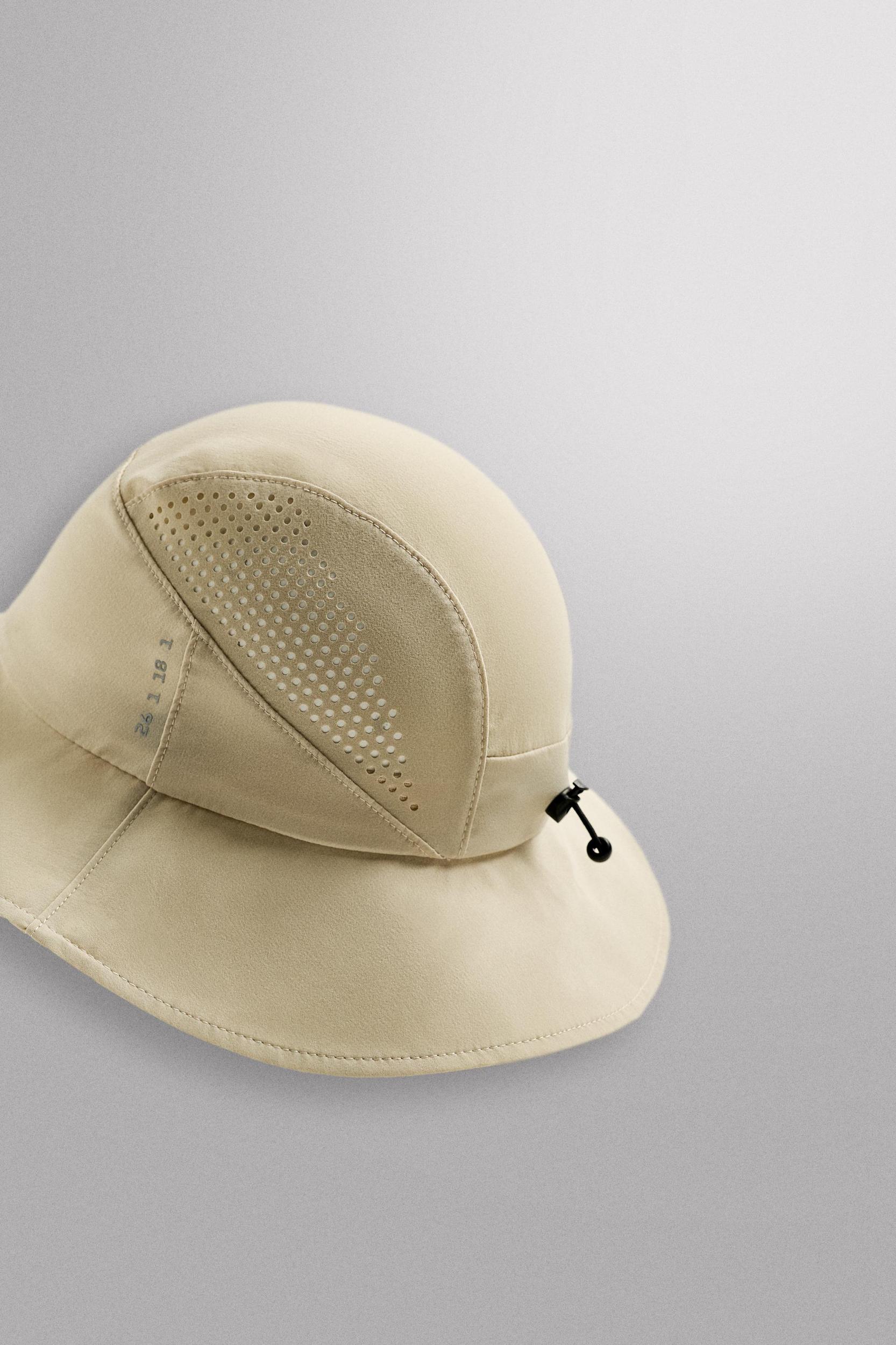 TECHNICAL BUCKET HAT Product Image