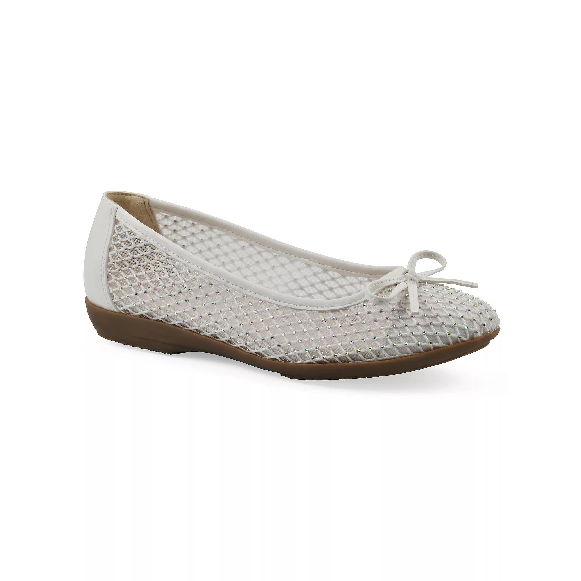 Cliffs by White Mountain Carlicia Women's Ballet Flats, Size: 8.5 Wide, White Fabric Product Image