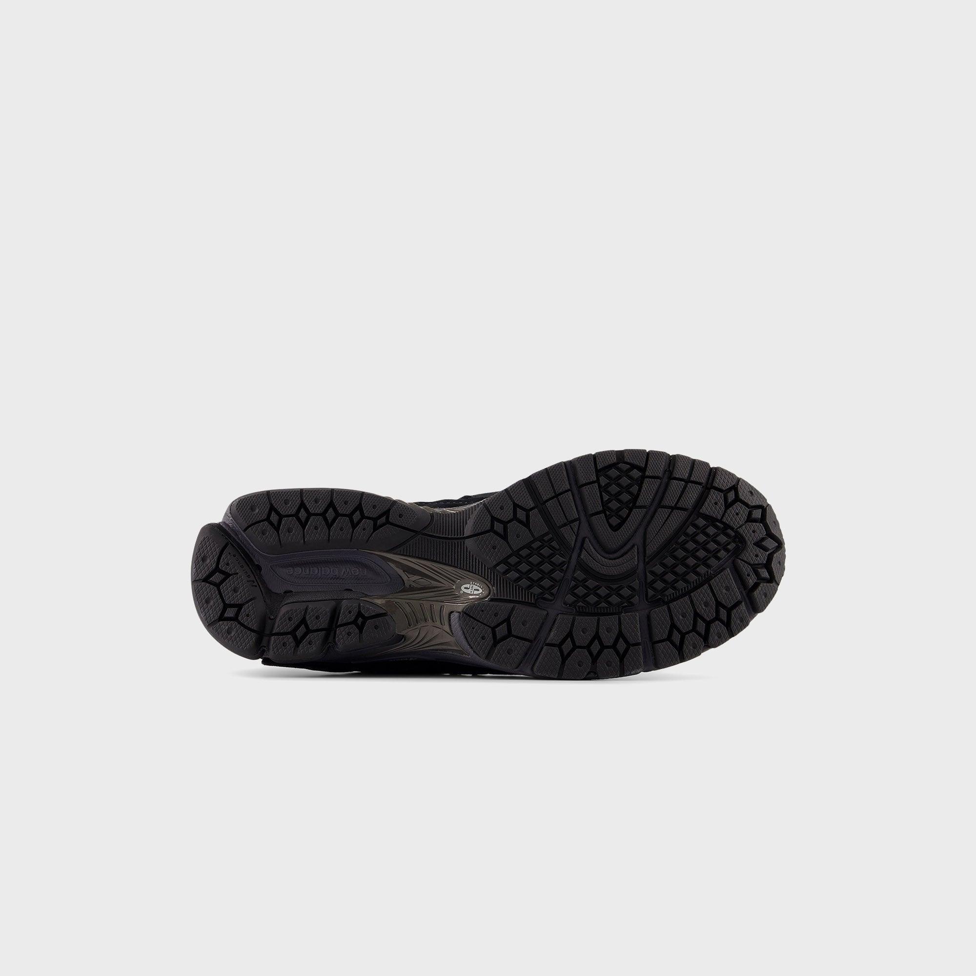 New Balance U2002DX - Black / Magnet Male Product Image