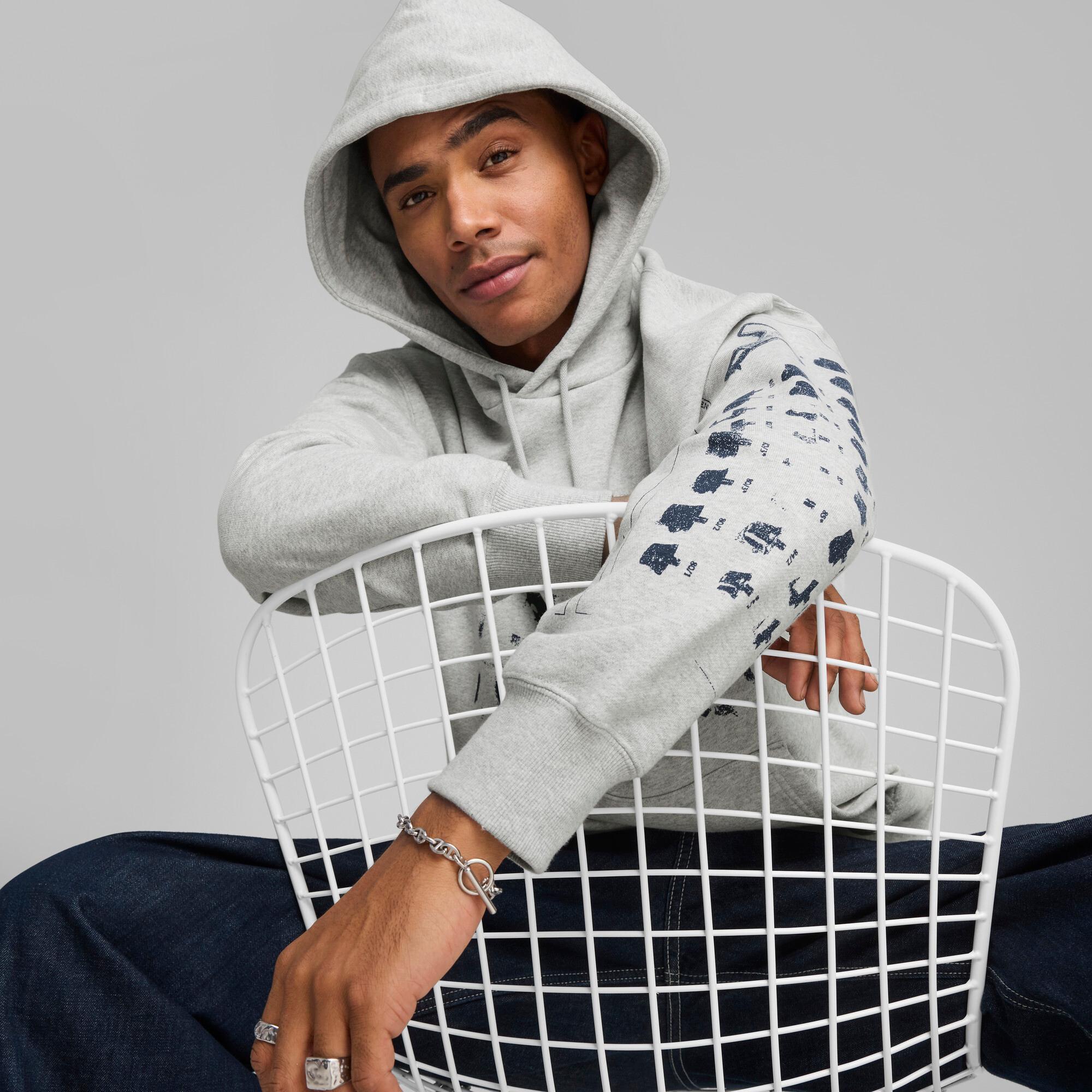 GRAPHICS Soccer Men's Hoodie Product Image