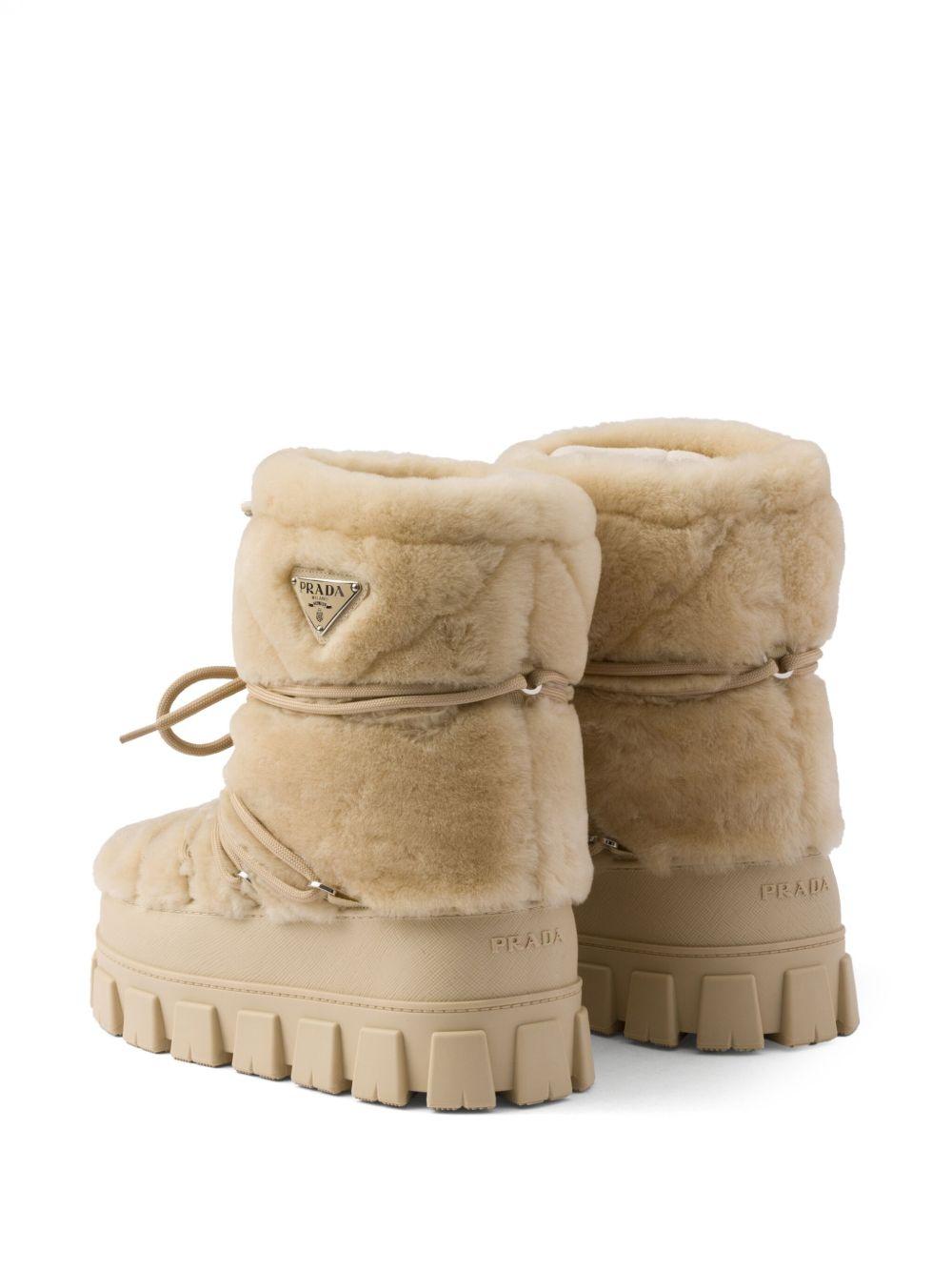 Après ski shearling boots Product Image
