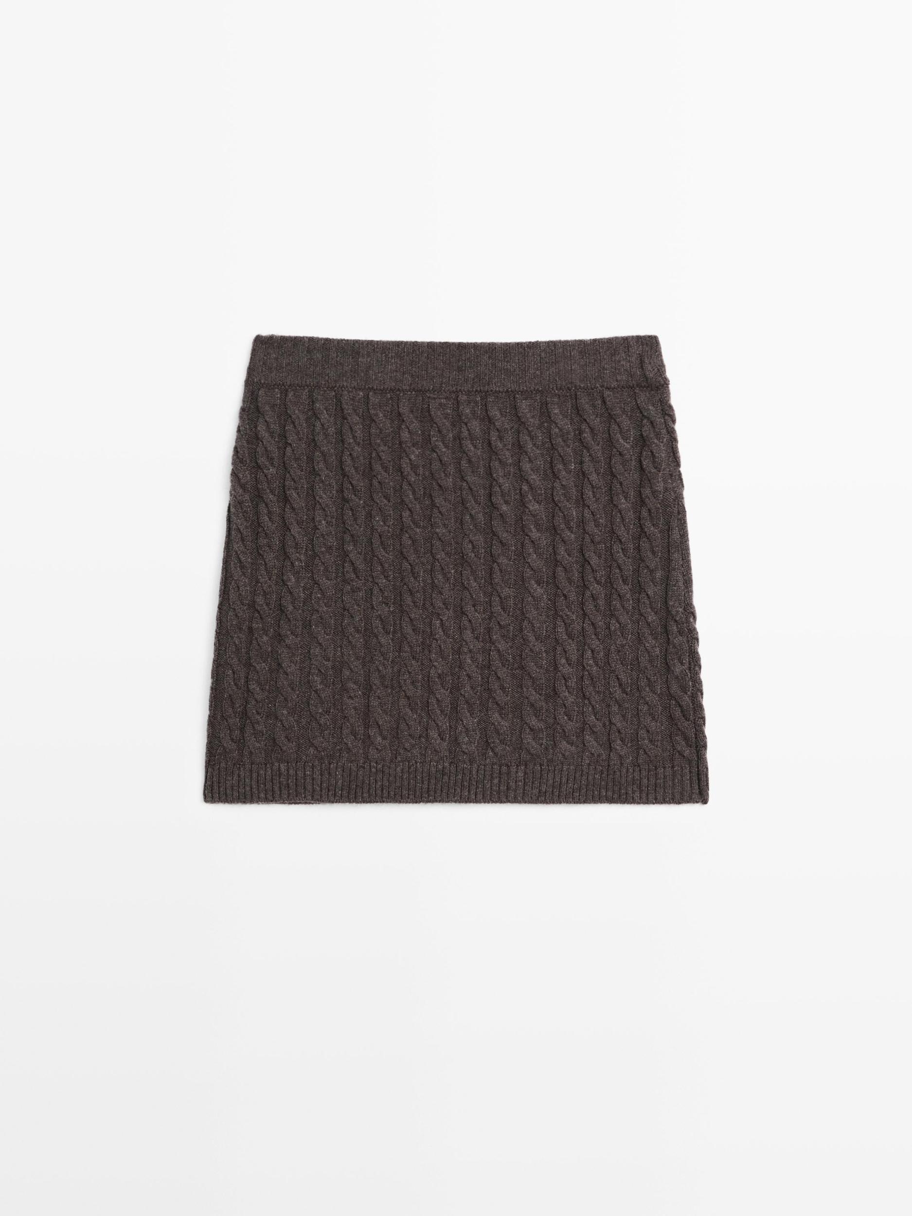 Knitted skirt with braided detail Product Image